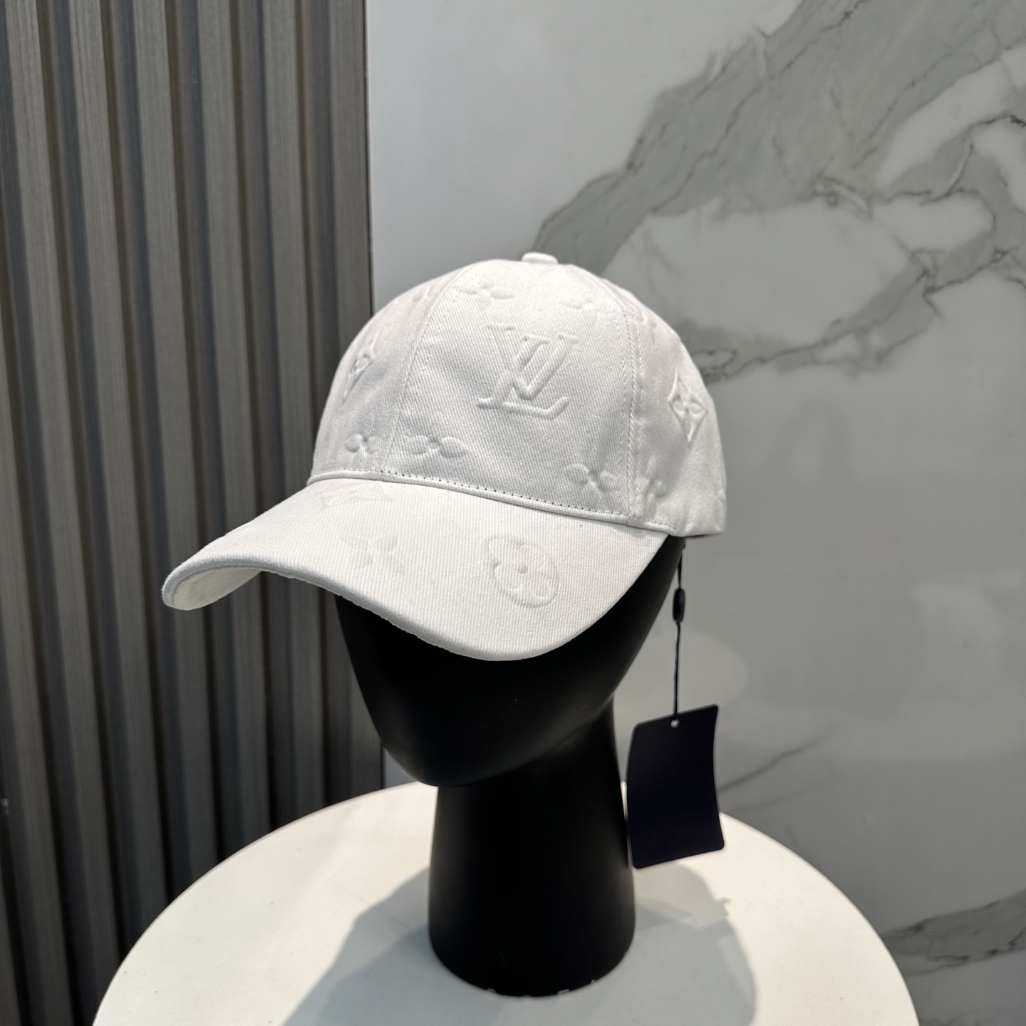 LV 一比一 白色老花壓紋棒球帽 簡約百搭款