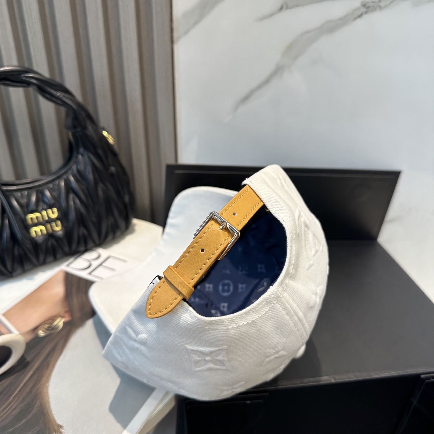 LV 一比一 白色老花壓紋棒球帽 簡約百搭款