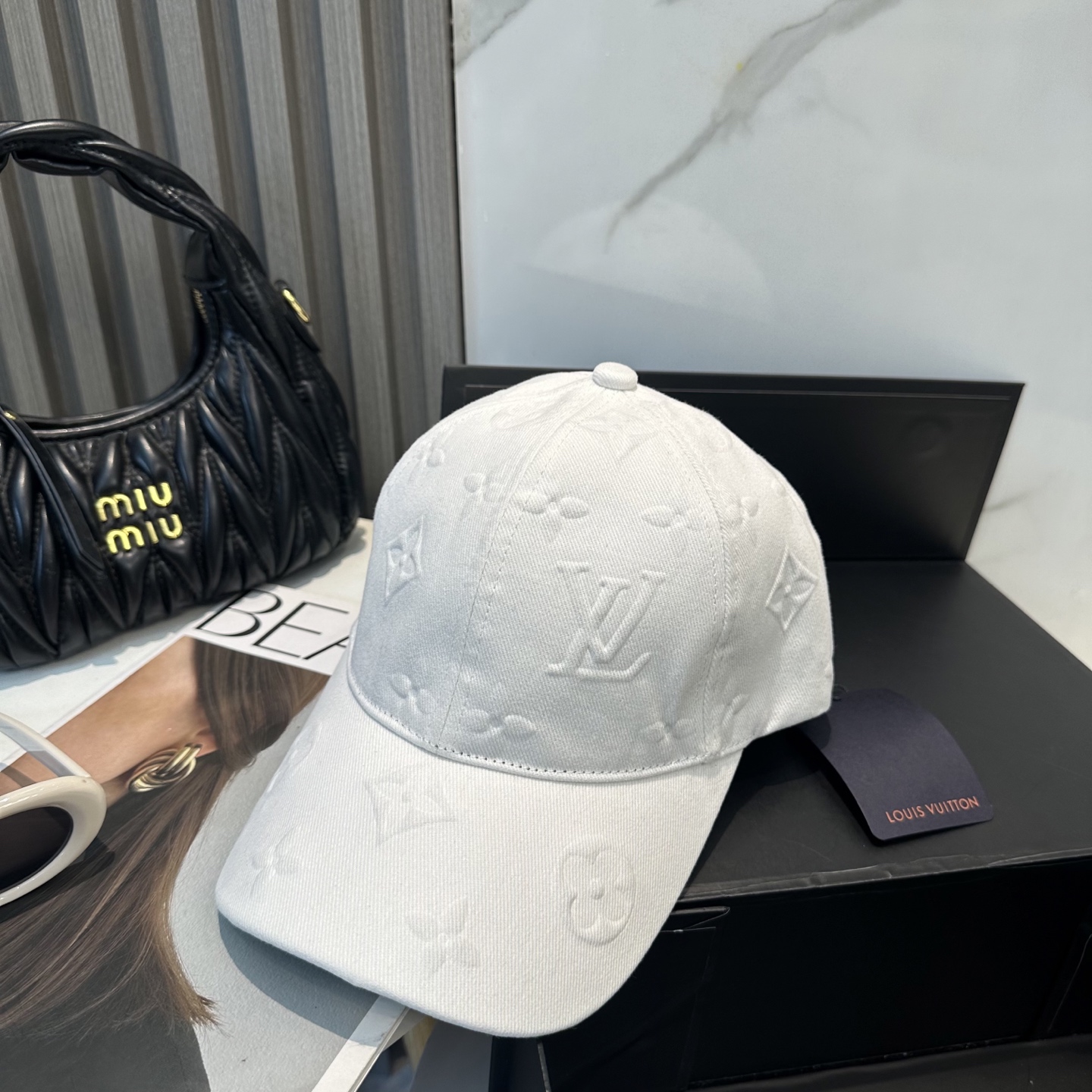 LV 一比一 白色老花壓紋棒球帽 簡約百搭款