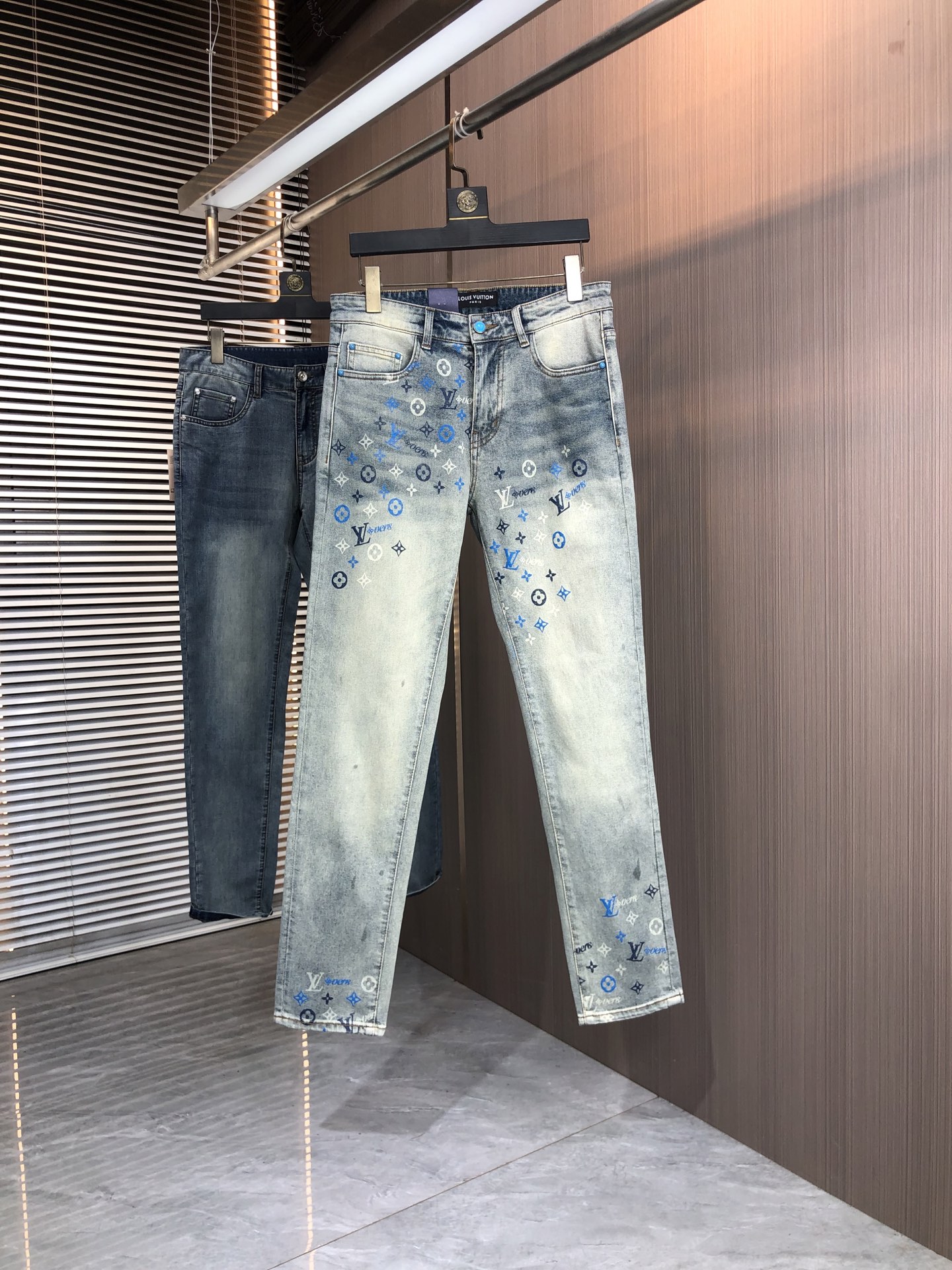 LV原單男士牛仔長褲後袋老花刺繡藍色款