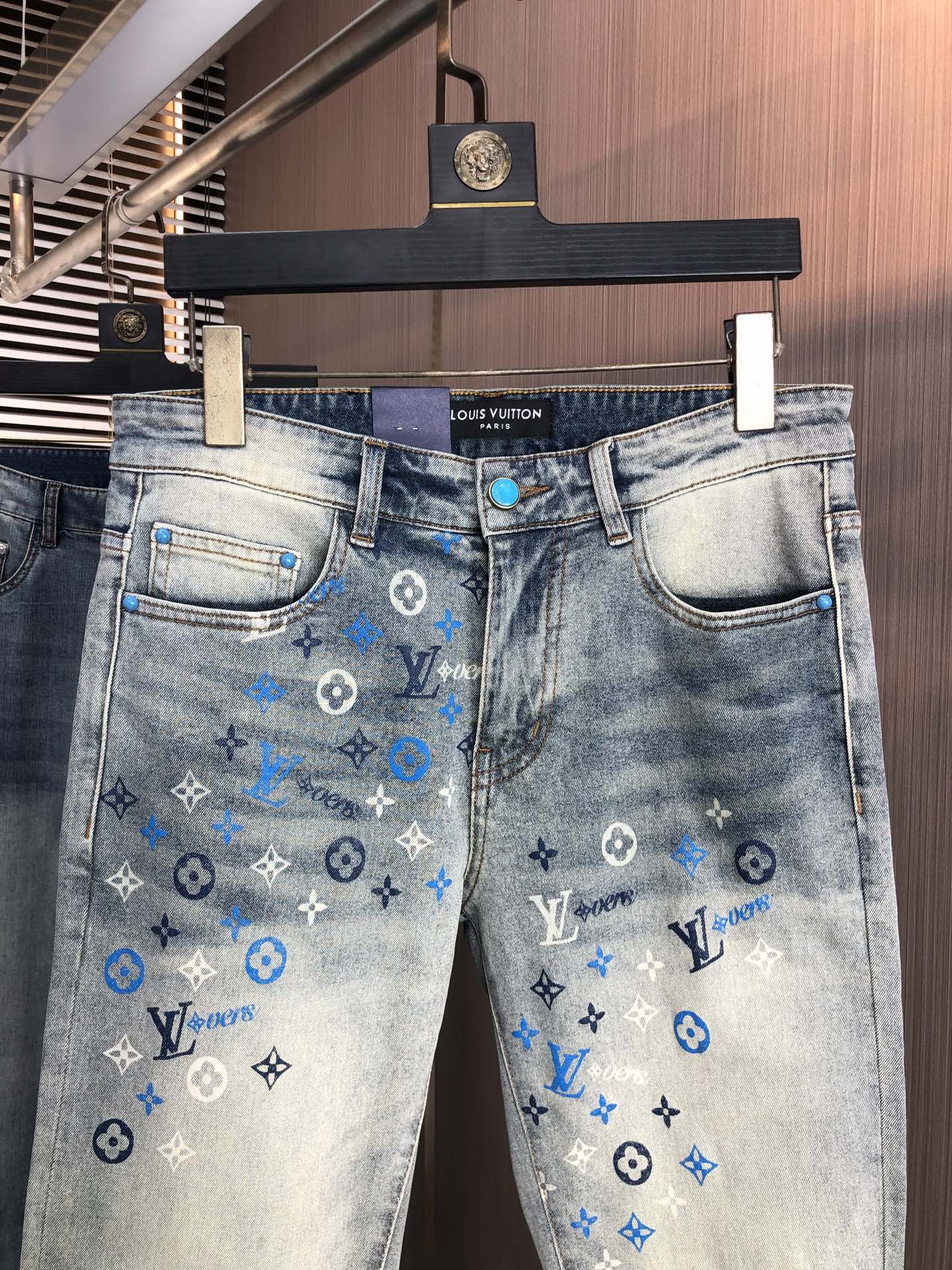 LV原單男士牛仔長褲後袋老花刺繡藍色款
