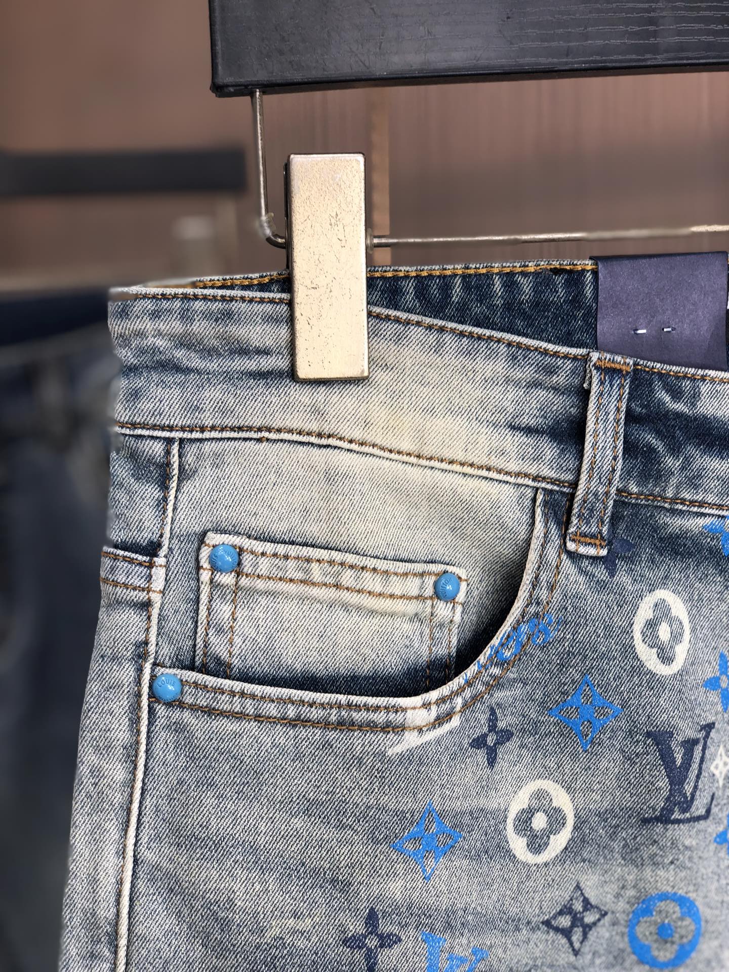 LV原單男士牛仔長褲後袋老花刺繡藍色款