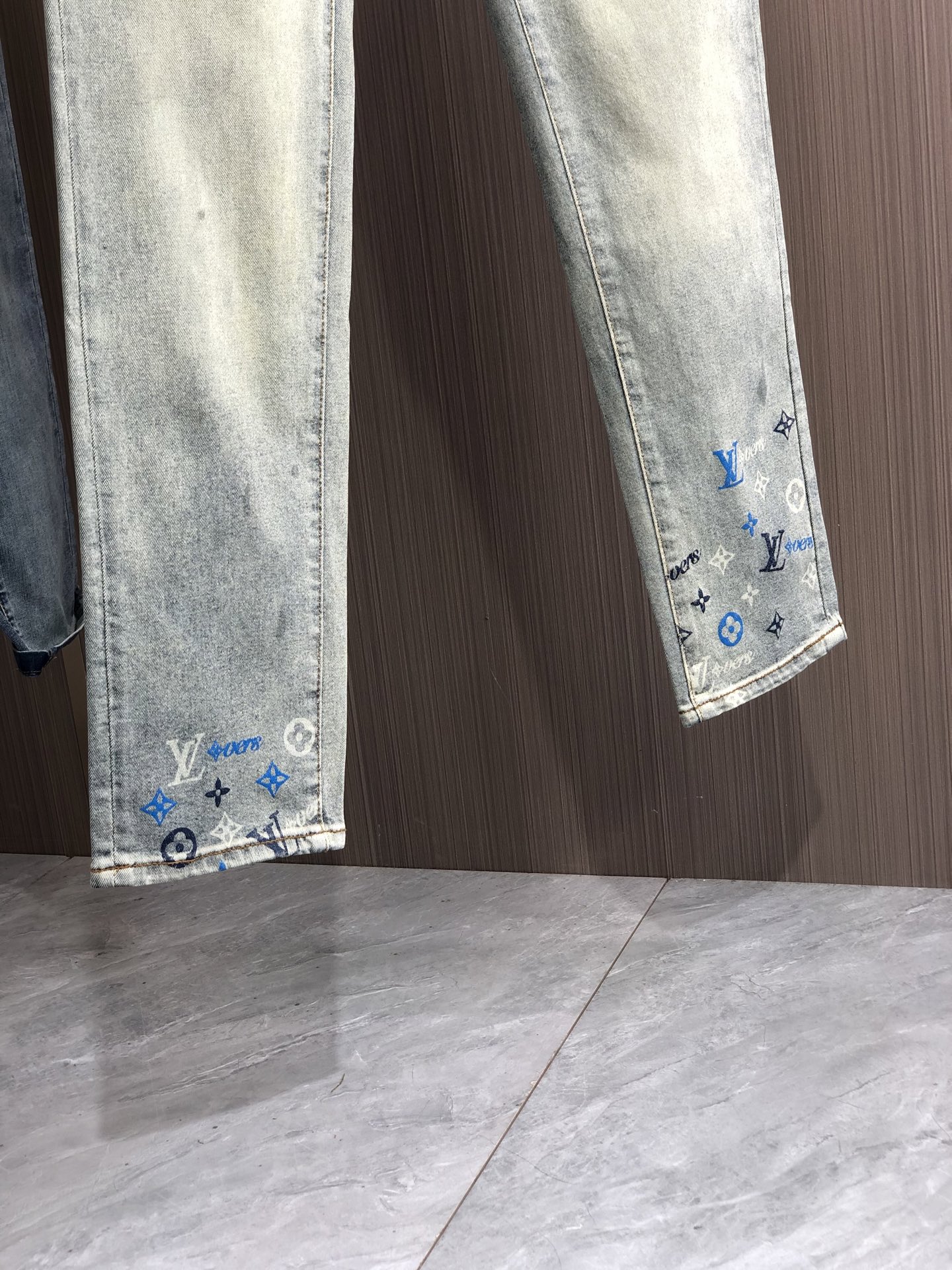 LV原單男士牛仔長褲後袋老花刺繡藍色款