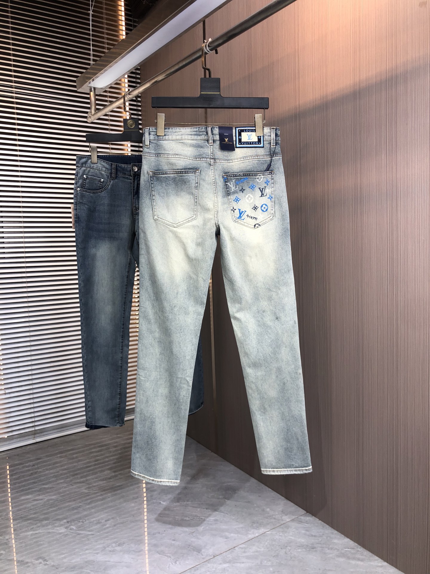 LV原單男士牛仔長褲後袋老花刺繡藍色款
