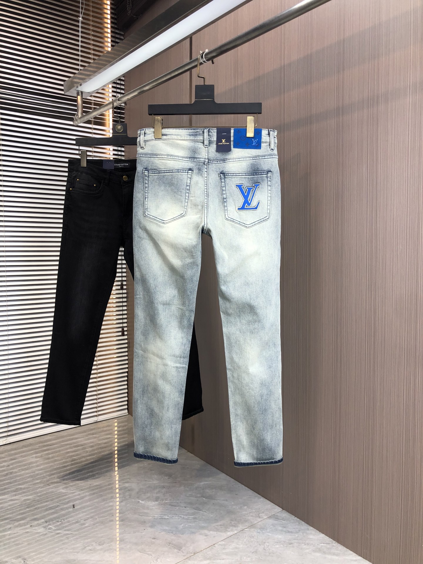 LV高仿男士黑色牛仔褲彩色老花口袋潮款