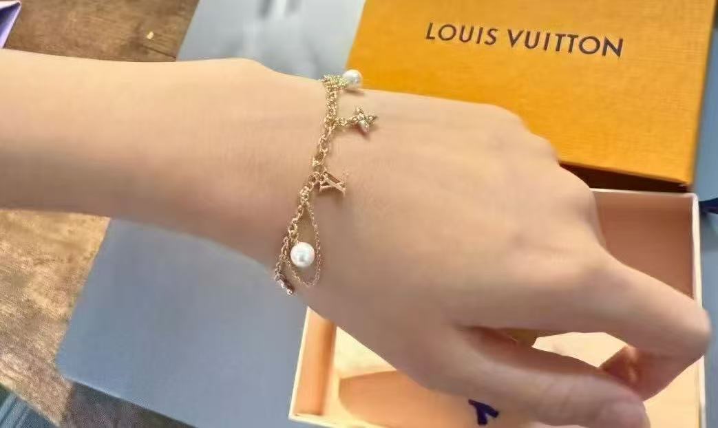 LV高仿女士珍珠花朵鏈條項鍊甜美百搭輕奢氣質款