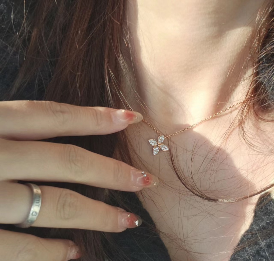 LV一比一女士花形鑽石項鍊精緻設計氣質百搭款| 10 LV一比一女士花形鑽石項鍊精緻設計氣質百搭款