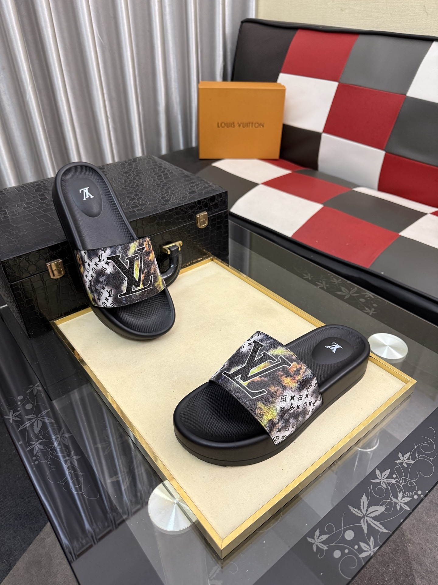 LV 高仿拖鞋 男士火焰漸變Logo設計 防滑舒適休閒一字拖