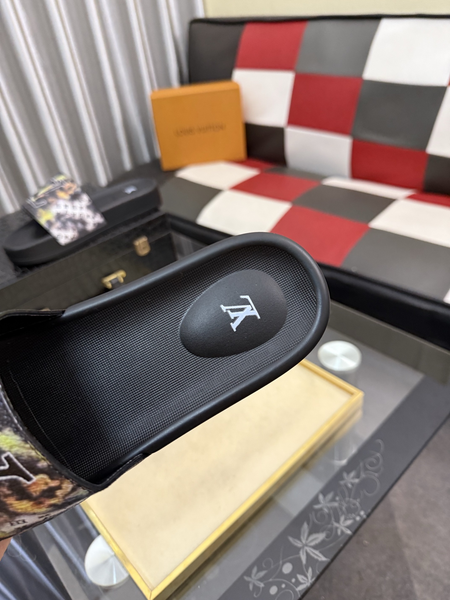 LV 高仿拖鞋 男士火焰漸變Logo設計 防滑舒適休閒一字拖