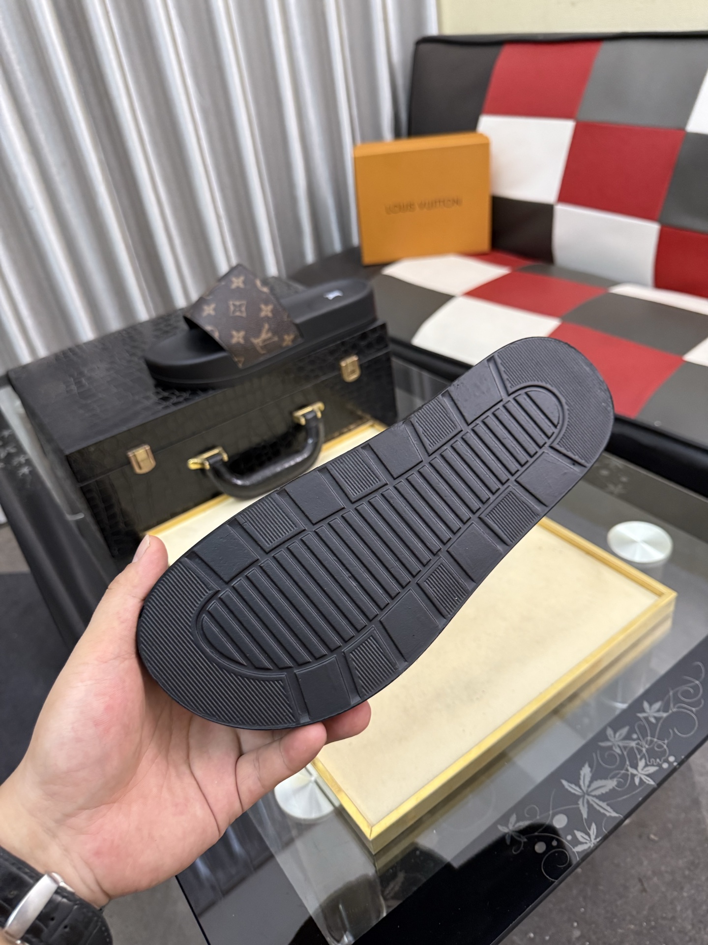 LV A貨拖鞋 男士經典棕色老花設計 百搭舒適防滑一字拖| 7 LV A貨拖鞋 男士經典棕色老花設計 百搭舒適防滑一字拖