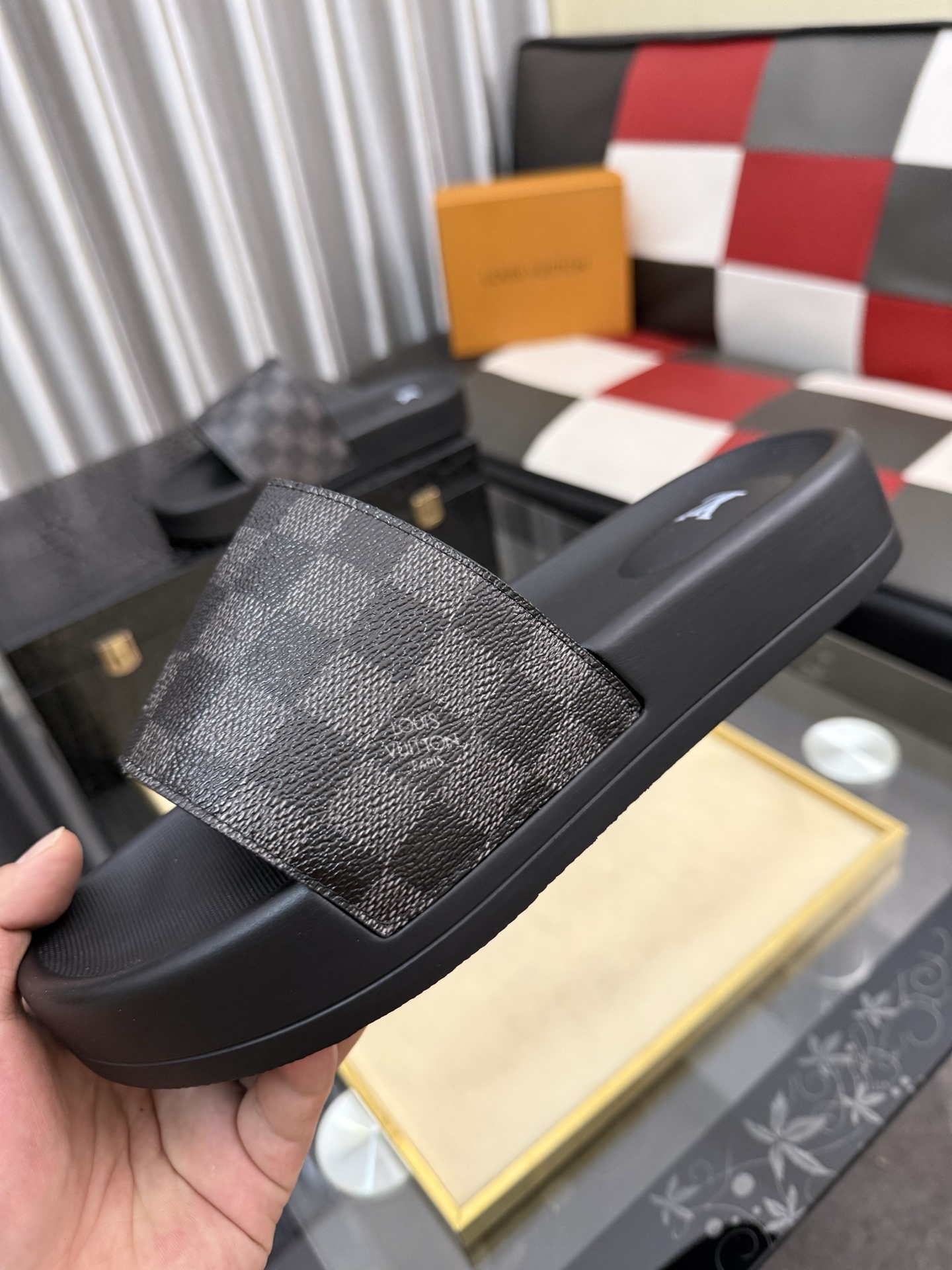 LV 原單拖鞋 男士黑灰棋盤格設計 簡約百搭防滑一字拖