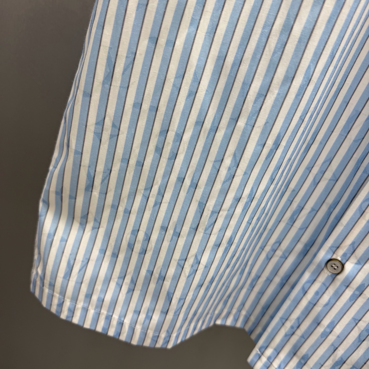 LV A貨 男款 條紋短袖襯衫 清爽直條設計 商務休閒風| 12 LV A貨 男款 條紋短袖襯衫 清爽直條設計 商務休閒風