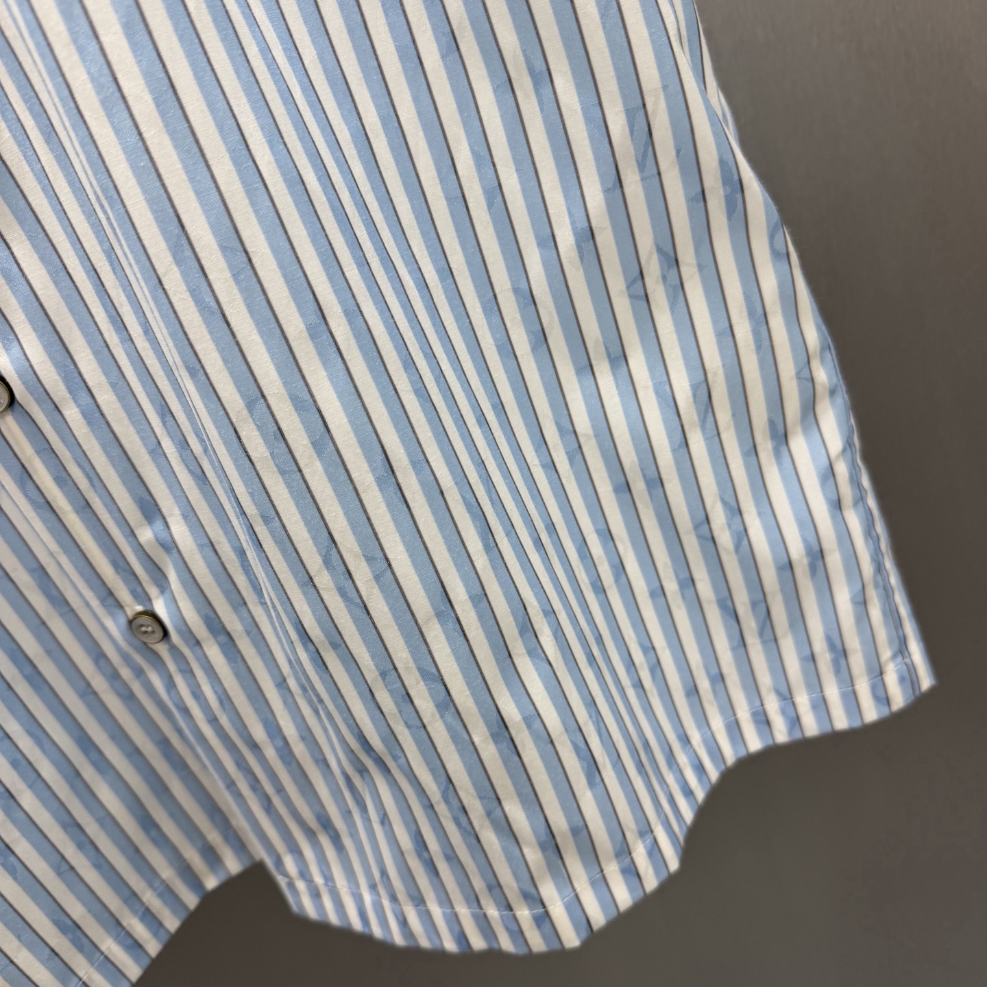LV A貨 男款 條紋短袖襯衫 清爽直條設計 商務休閒風| 11 LV A貨 男款 條紋短袖襯衫 清爽直條設計 商務休閒風