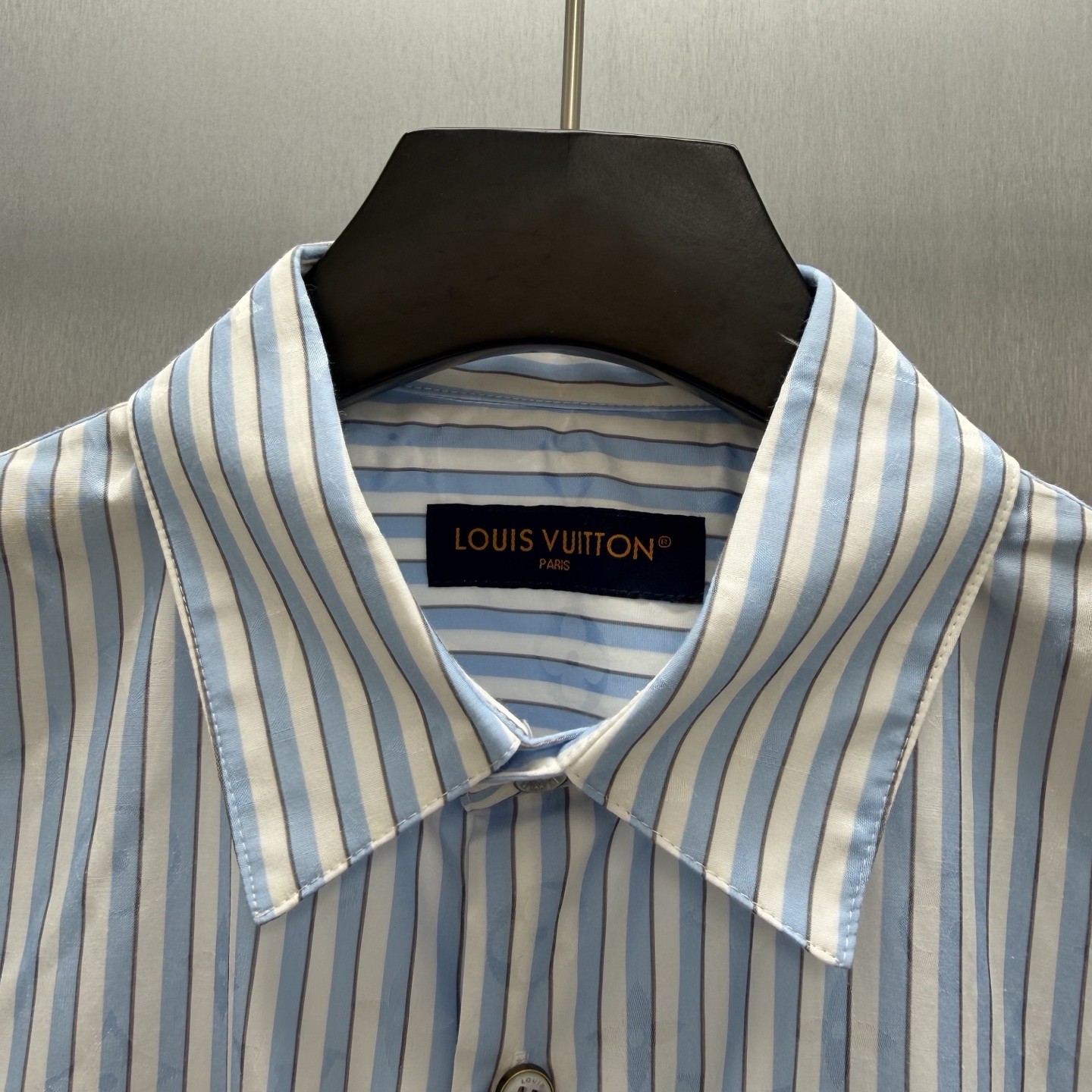 LV A貨 男款 條紋短袖襯衫 清爽直條設計 商務休閒風| 10 LV A貨 男款 條紋短袖襯衫 清爽直條設計 商務休閒風