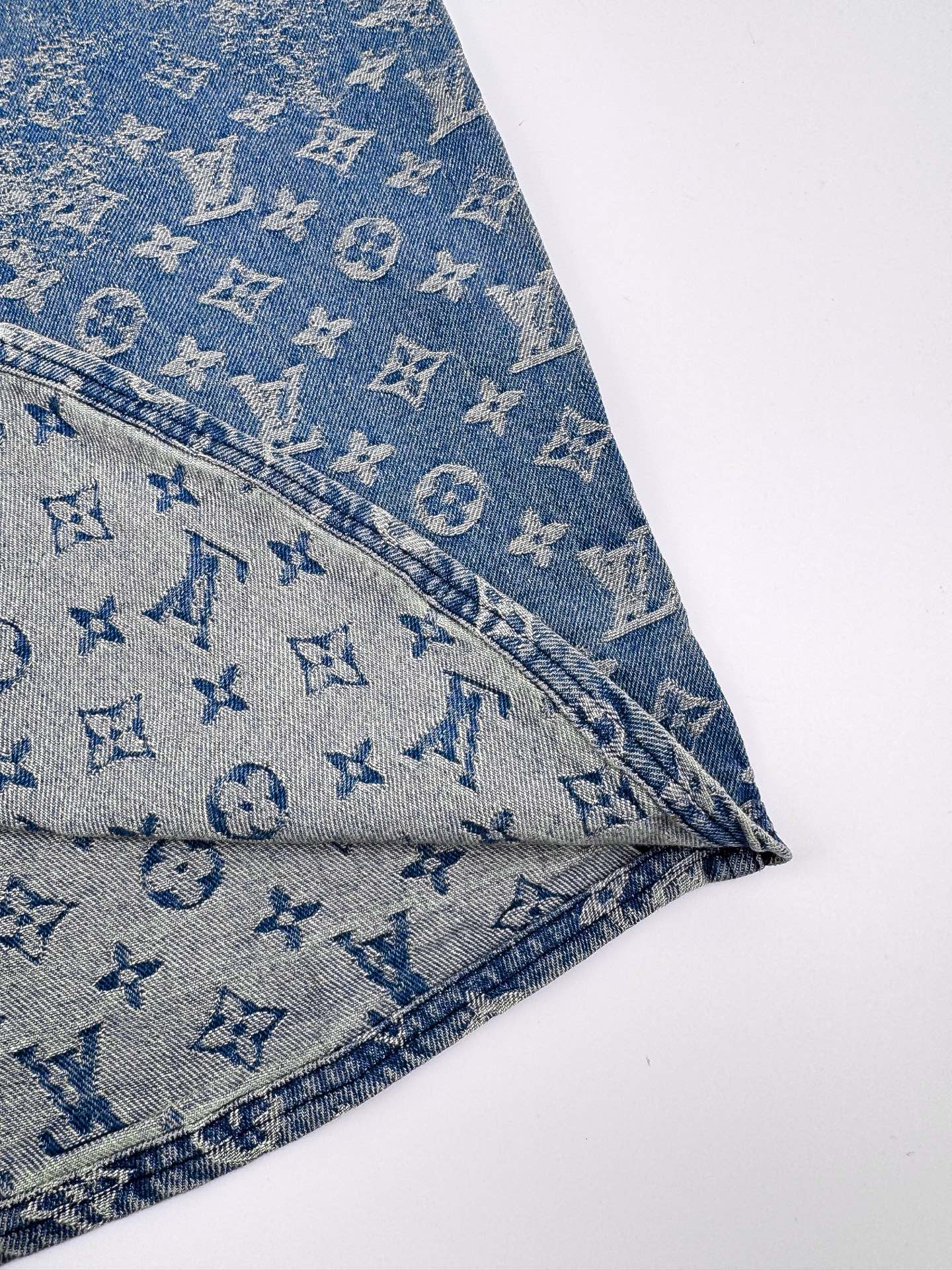 LV 原單 男款 牛仔印花短袖襯衫 滿版Monogram設計 潮流個性款| 8 LV 原單 男款 牛仔印花短袖襯衫 滿版Monogram設計 潮流個性款