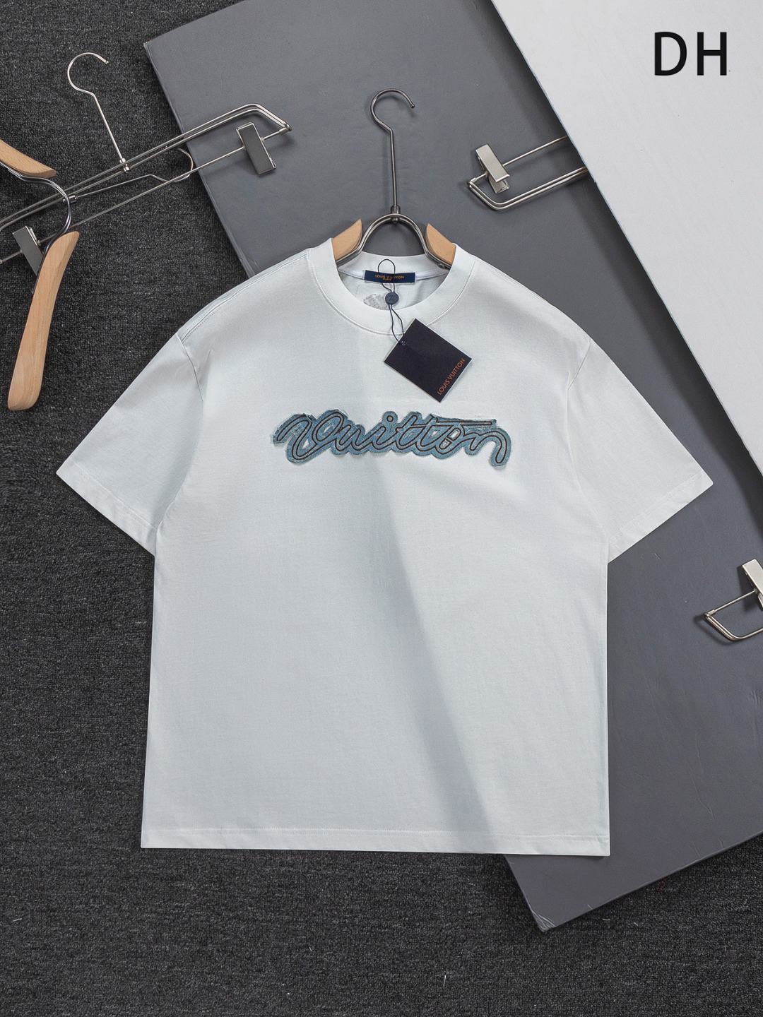 LV 高仿男款刺繡字母Logo短袖T恤 輕奢百搭款