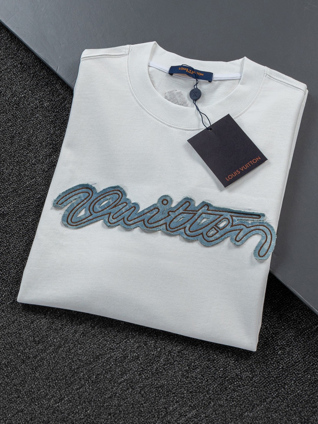 LV 高仿男款刺繡字母Logo短袖T恤 輕奢百搭款