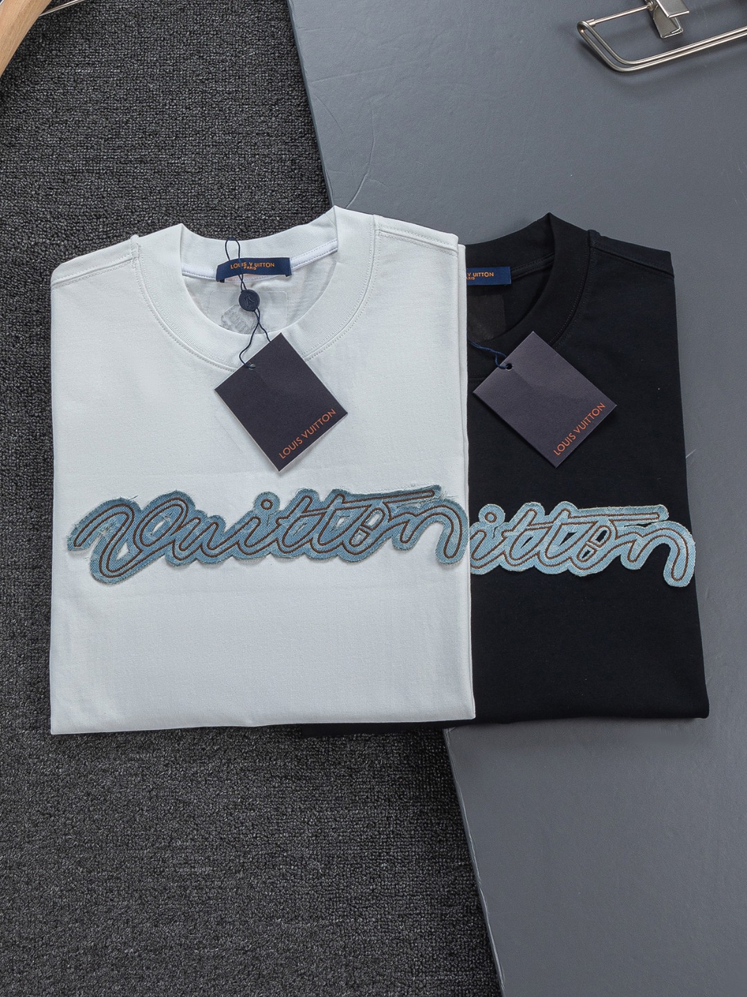 LV 高仿男款刺繡字母Logo短袖T恤 輕奢百搭款