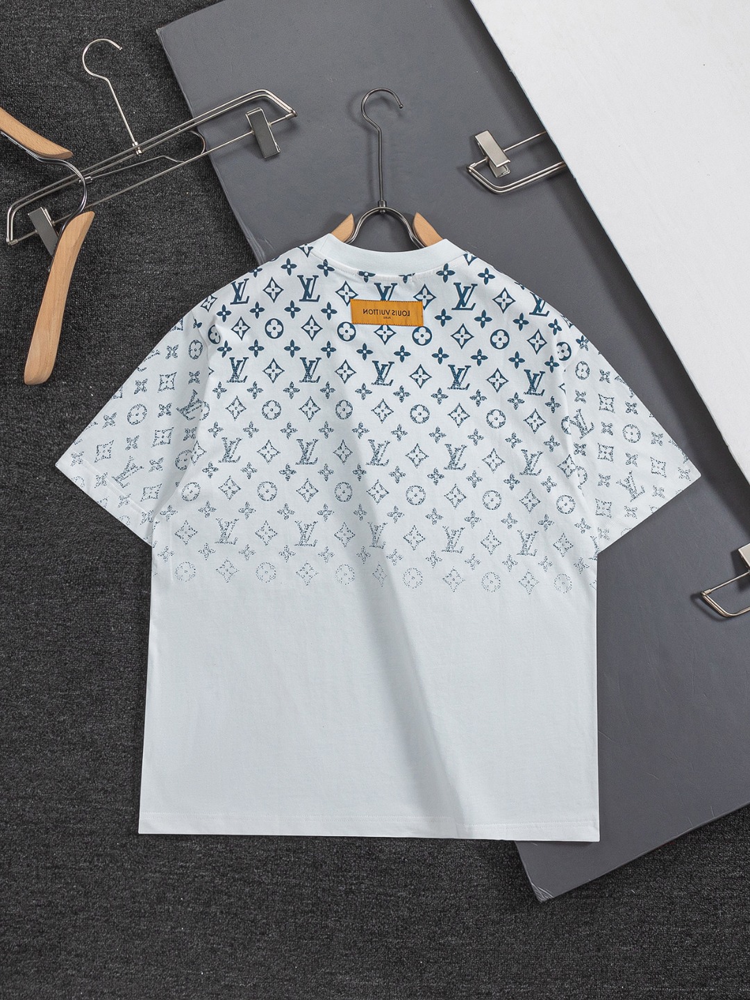 LV 高仿男款漸層Monogram提花短袖T恤 高級質感款