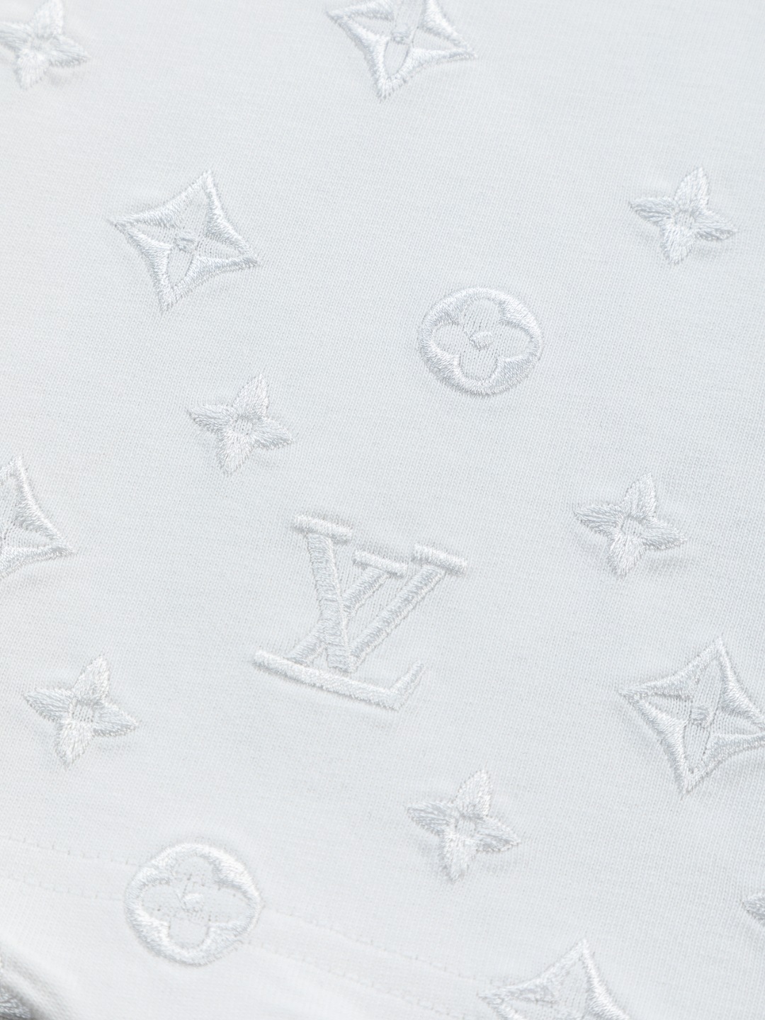 LV A貨男款浮雕Monogram刺繡短袖T恤 輕奢時尚款