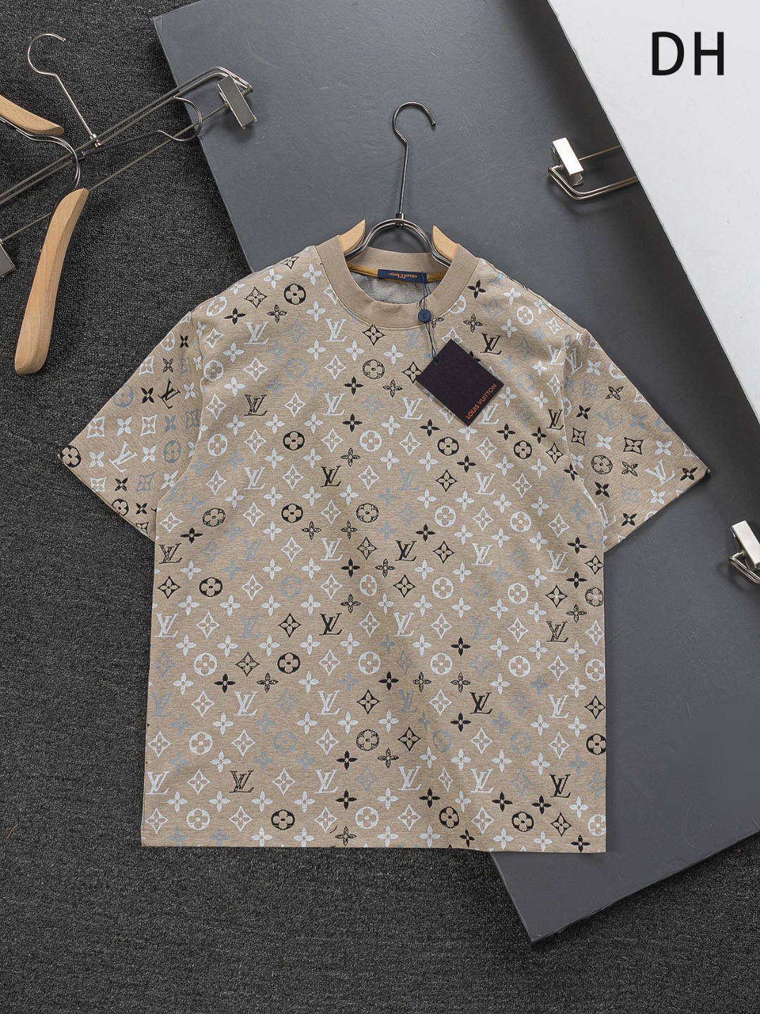 LV 高仿男款滿版Monogram提花短袖T恤 經典時尚款