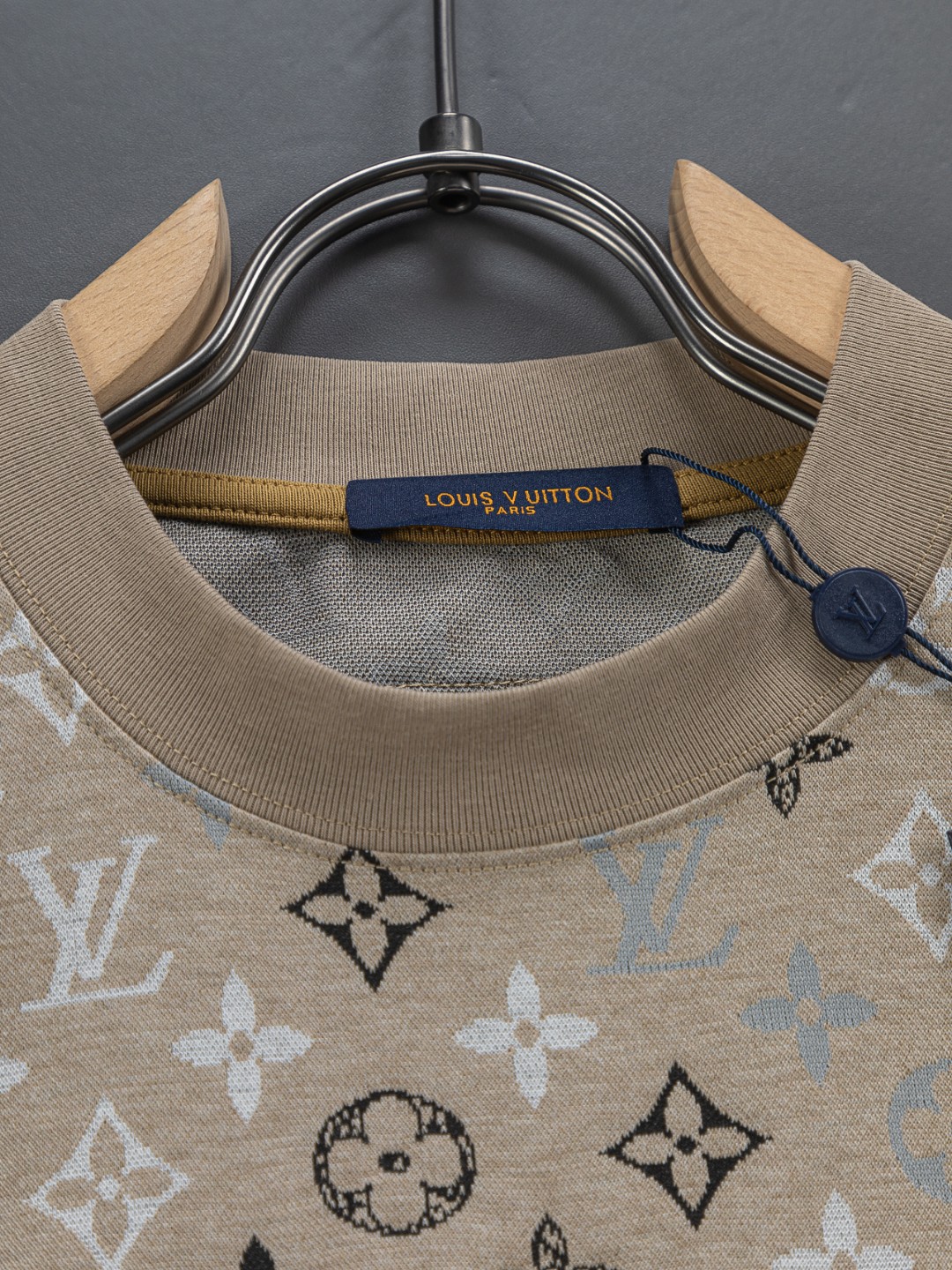 LV 高仿男款滿版Monogram提花短袖T恤 經典時尚款