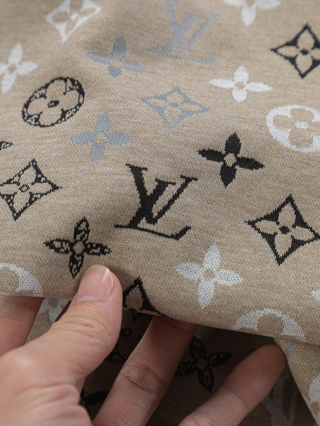 LV 高仿男款滿版Monogram提花短袖T恤 經典時尚款