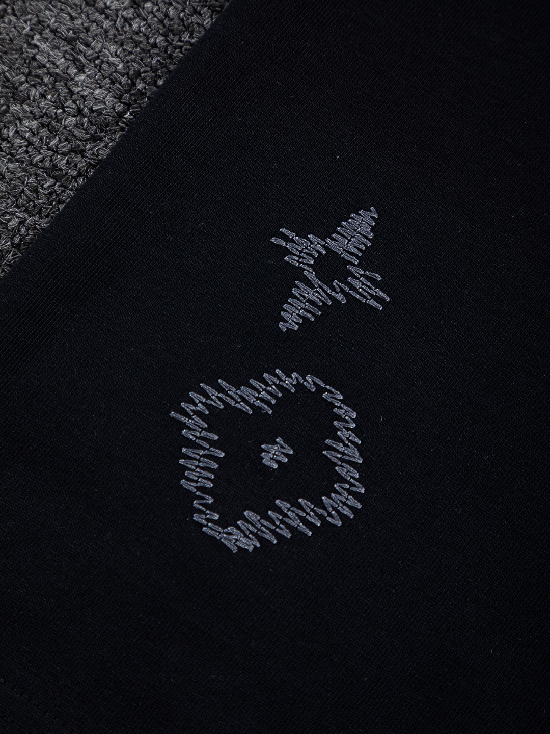 LV一比一Monogram刺繡徽章黑色短袖T恤