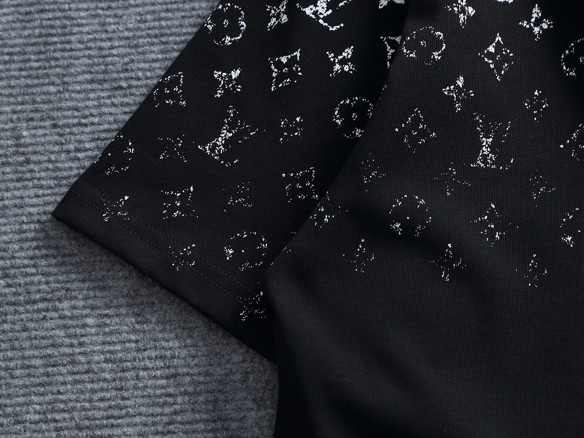 LV高仿Monogram漸層滿版印花短袖T恤潮流休閒百搭款| 11 LV高仿Monogram漸層滿版印花短袖T恤潮流休閒百搭款