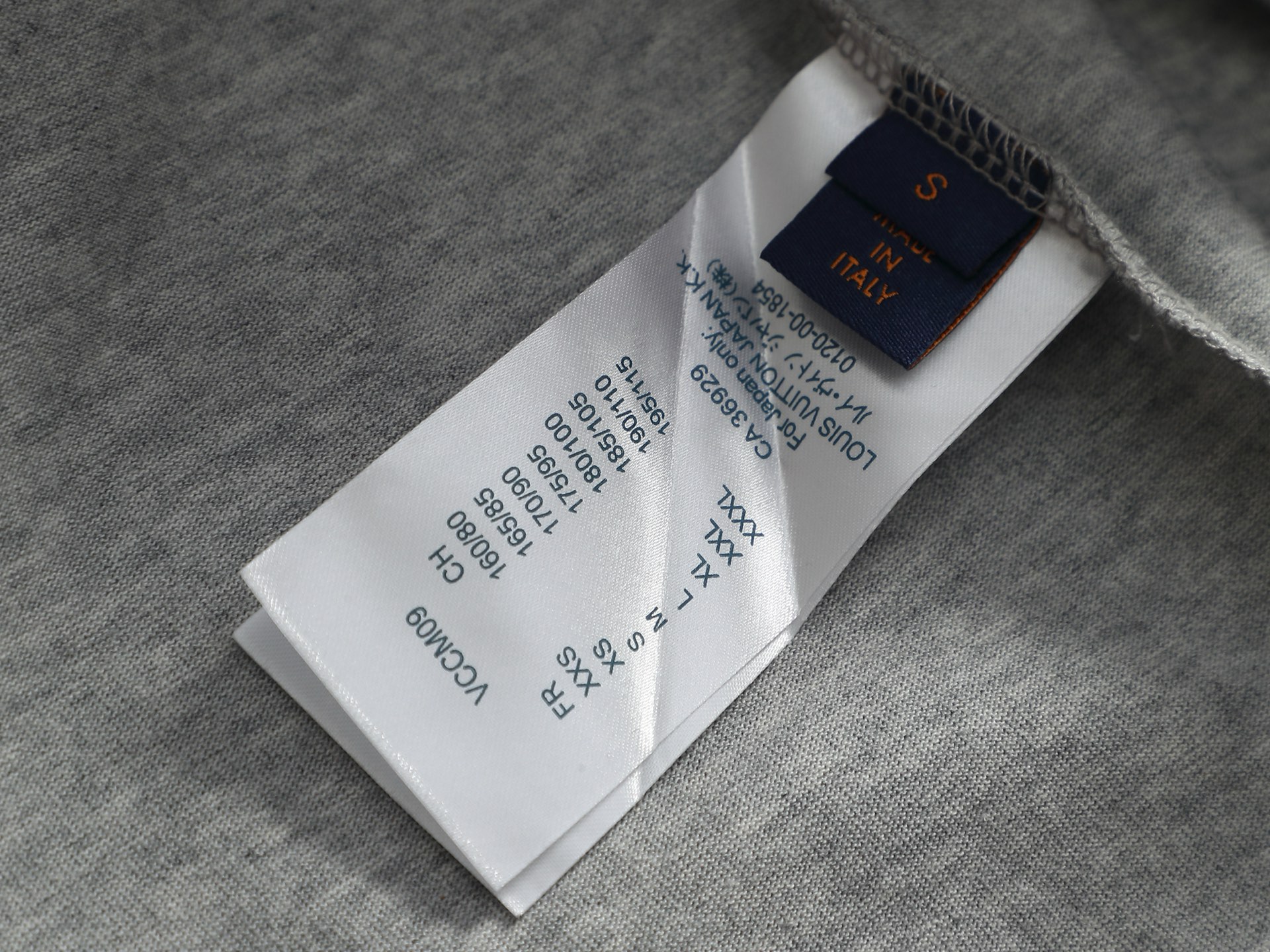 LV高仿立體刺繡Monogram拼接短袖T恤高端精品潮流款| 18 LV高仿立體刺繡Monogram拼接短袖T恤高端精品潮流款