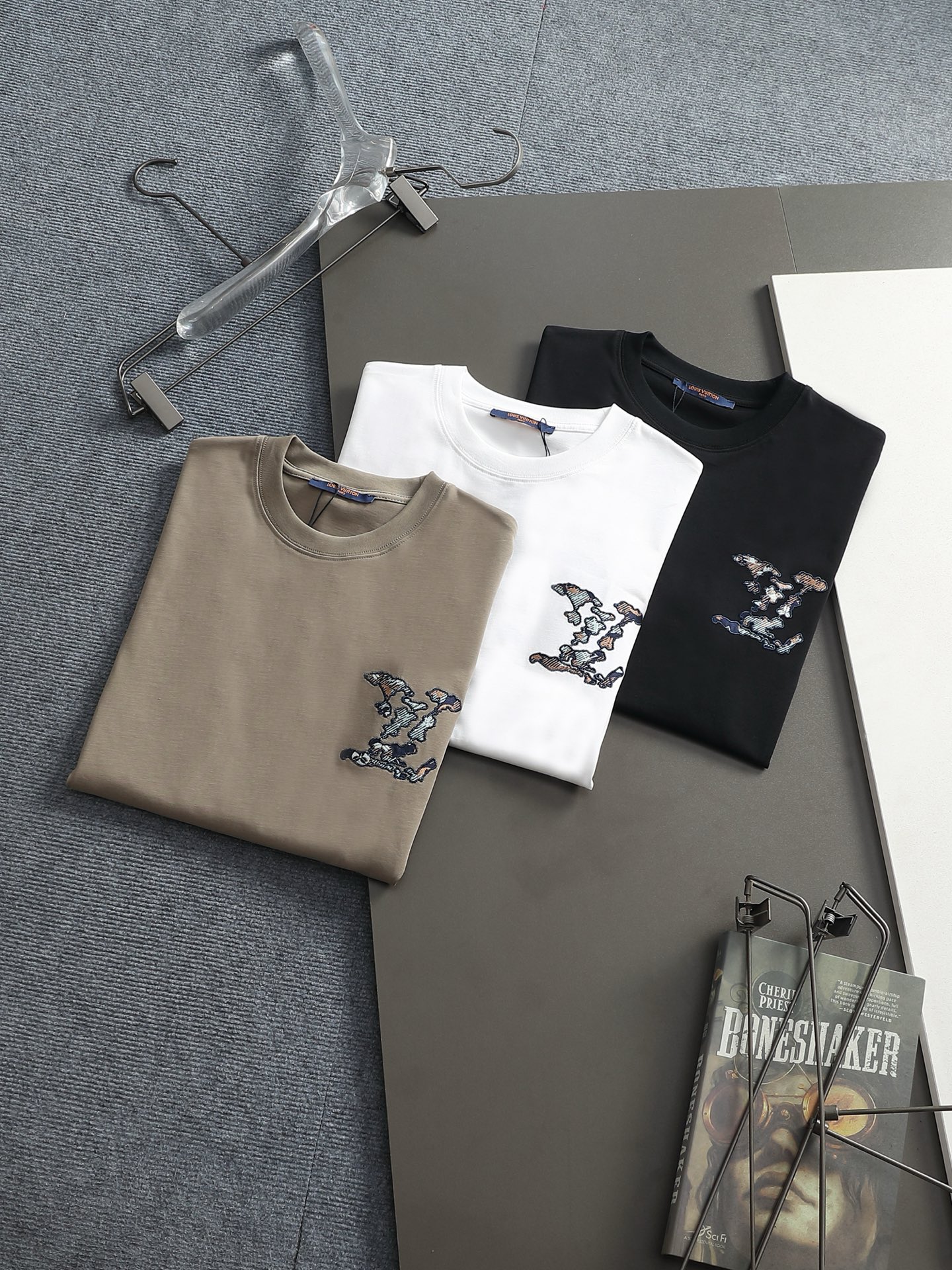 LVA貨藝術塗鴉刺繡Logo短袖T恤時尚潮流精品百搭款