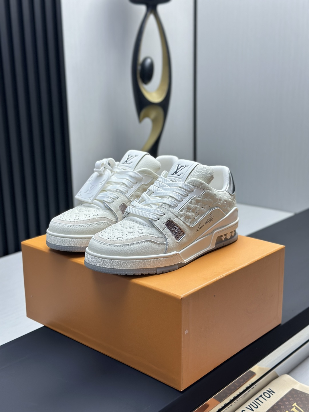 LV A貨 Trainer 全白銀灰Monogram壓紋低筒休閒鞋