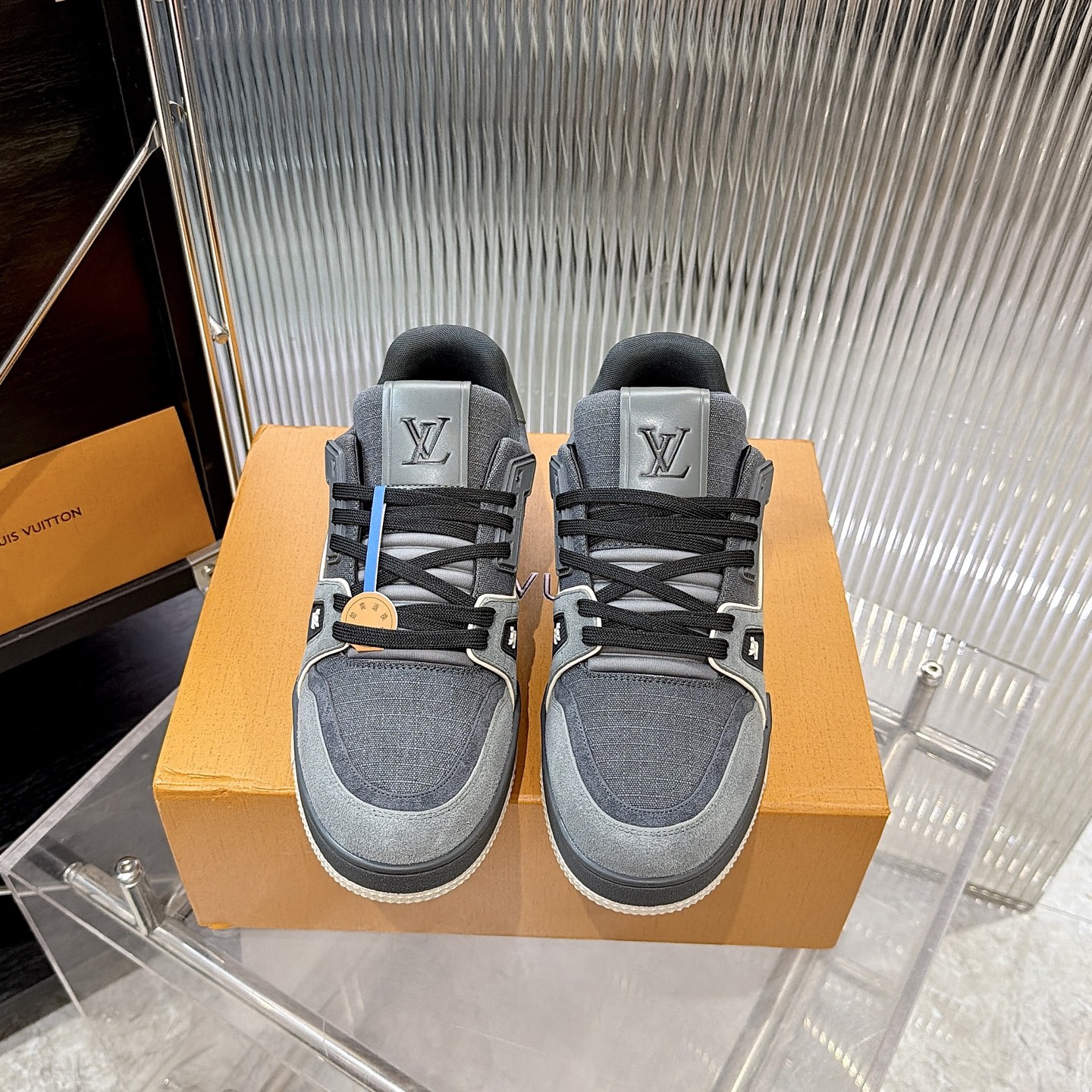 LV 原單 Trainer 灰黑拼接麂皮休閒運動鞋| 6 LV 原單 Trainer 灰黑拼接麂皮休閒運動鞋