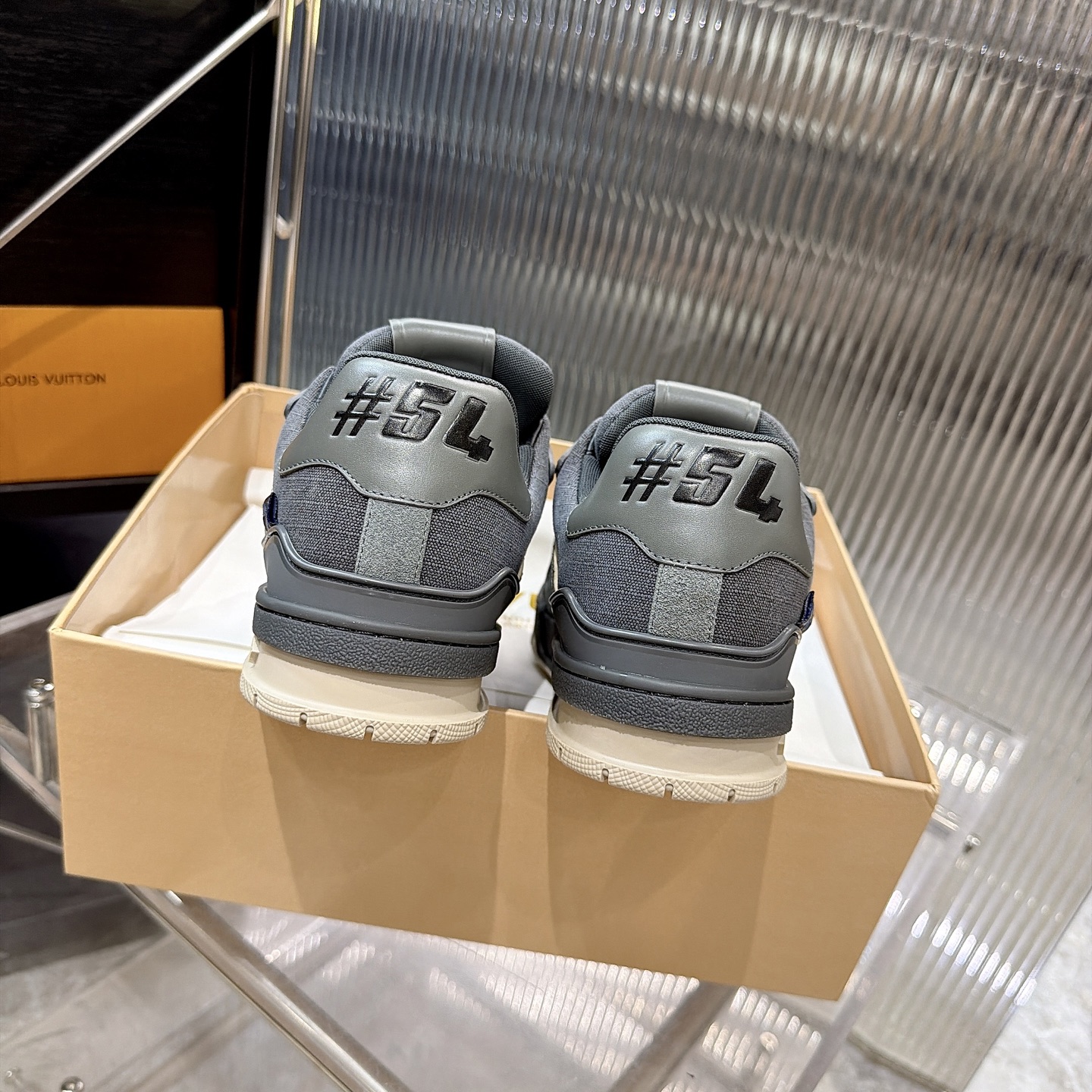 LV 原單 Trainer 灰黑拼接麂皮休閒運動鞋| 7 LV 原單 Trainer 灰黑拼接麂皮休閒運動鞋