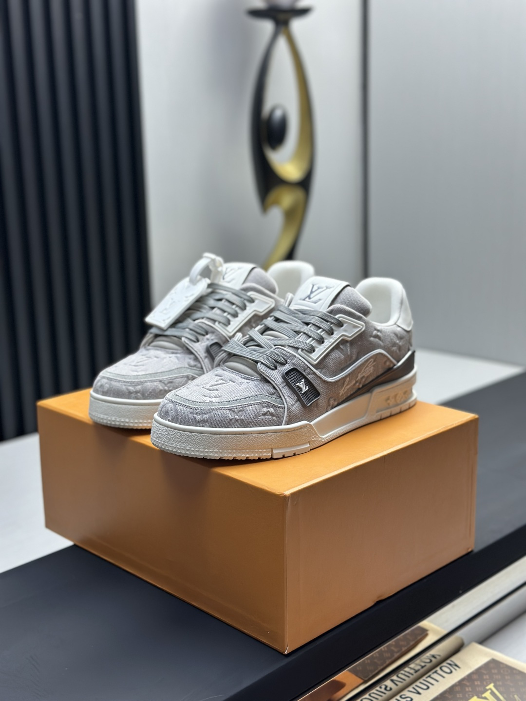 LV 高仿 Trainer 灰色Monogram壓紋低筒運動鞋