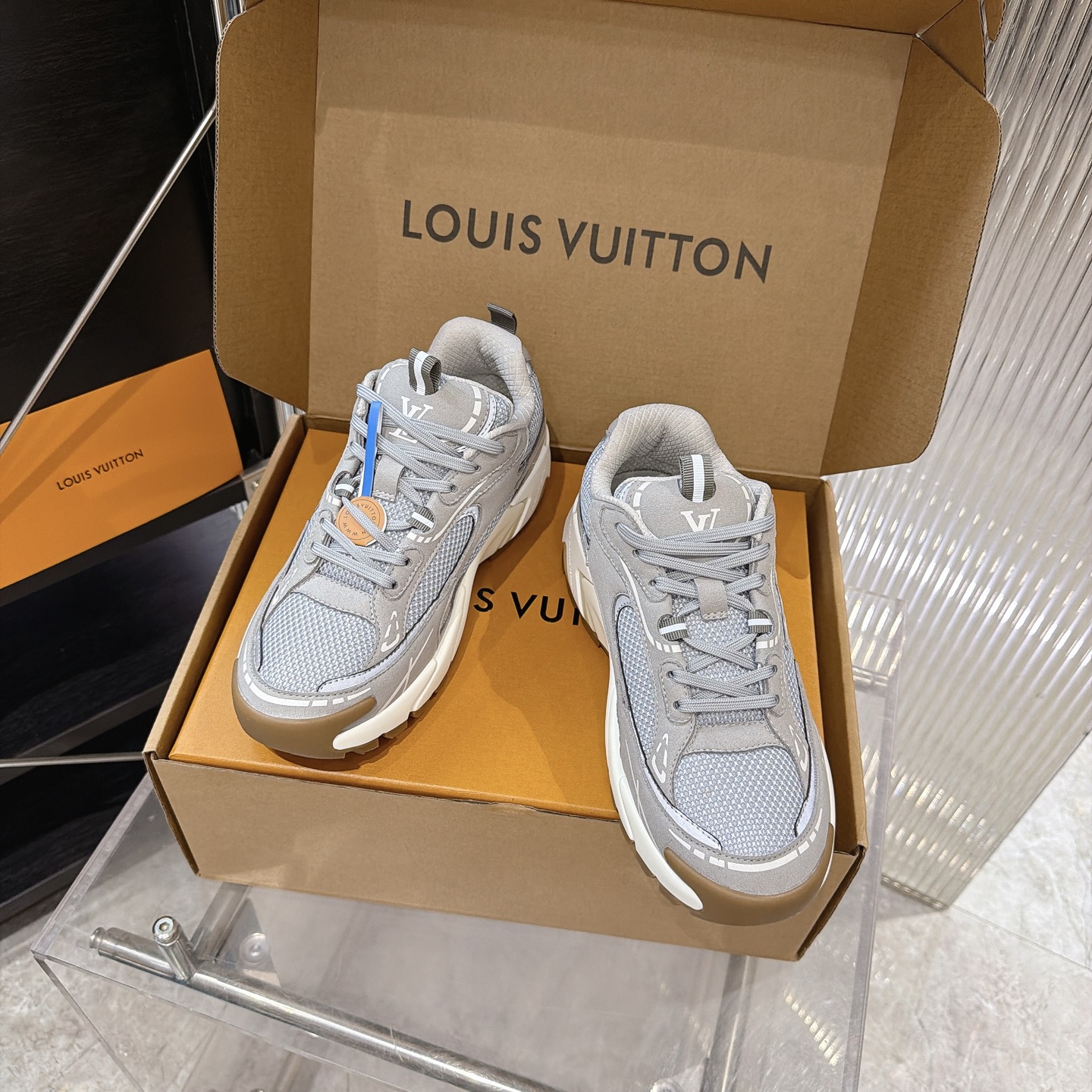 LV A貨 Run Away 灰米配色老花運動鞋