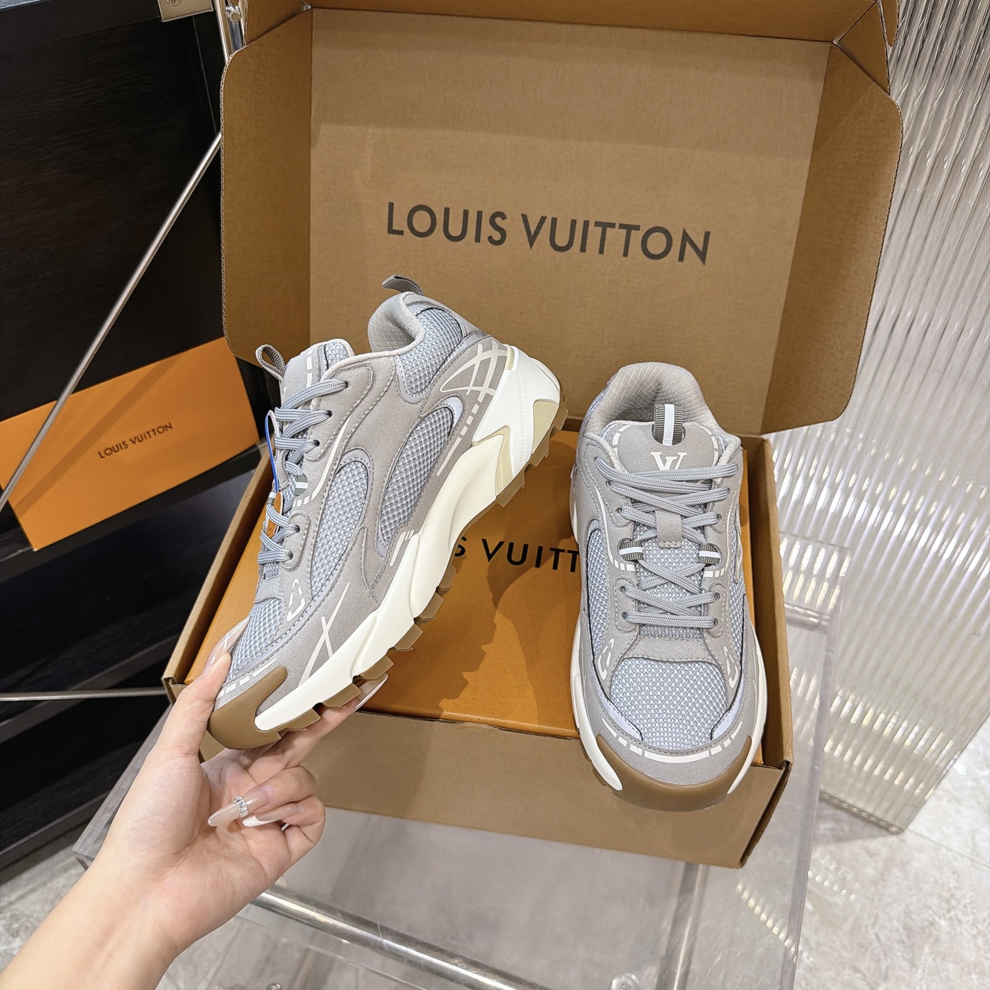 LV A貨 Run Away 灰米配色老花運動鞋