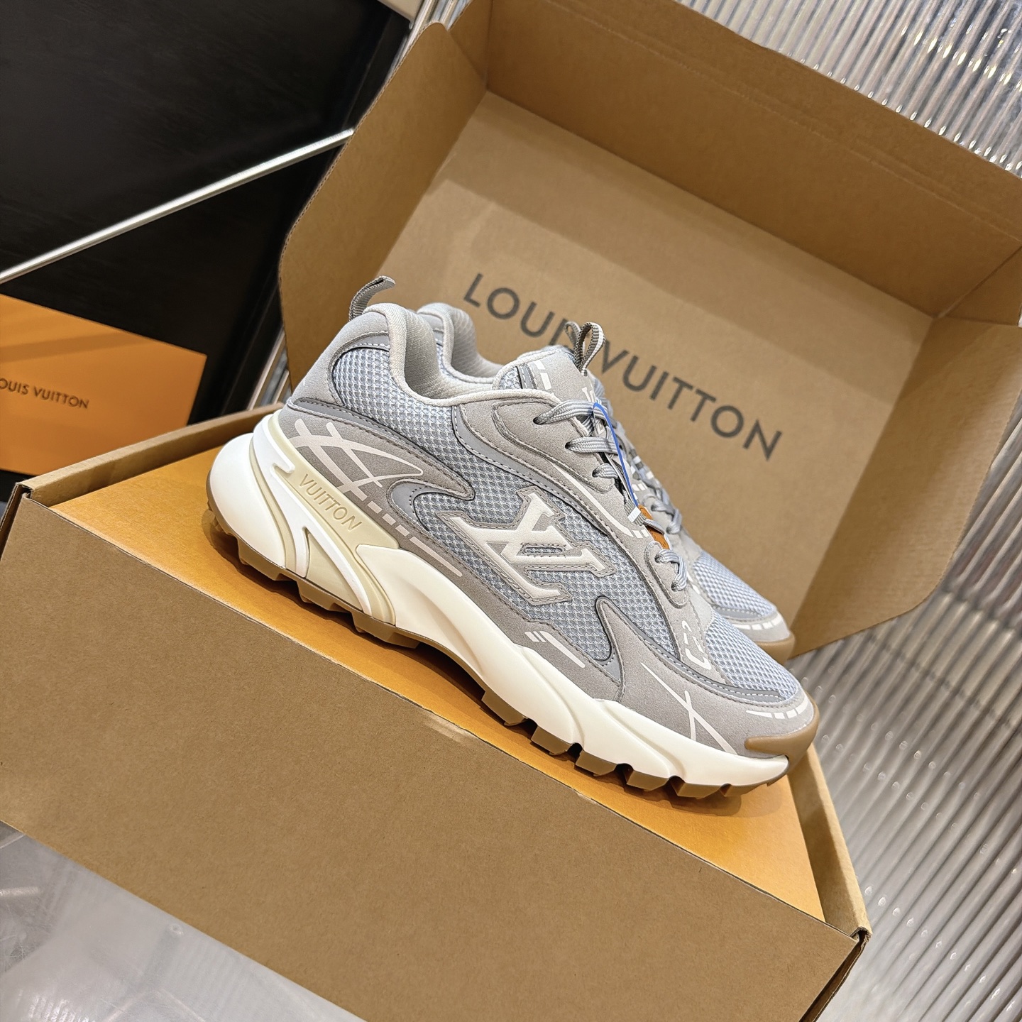LV A貨 Run Away 灰米配色老花運動鞋
