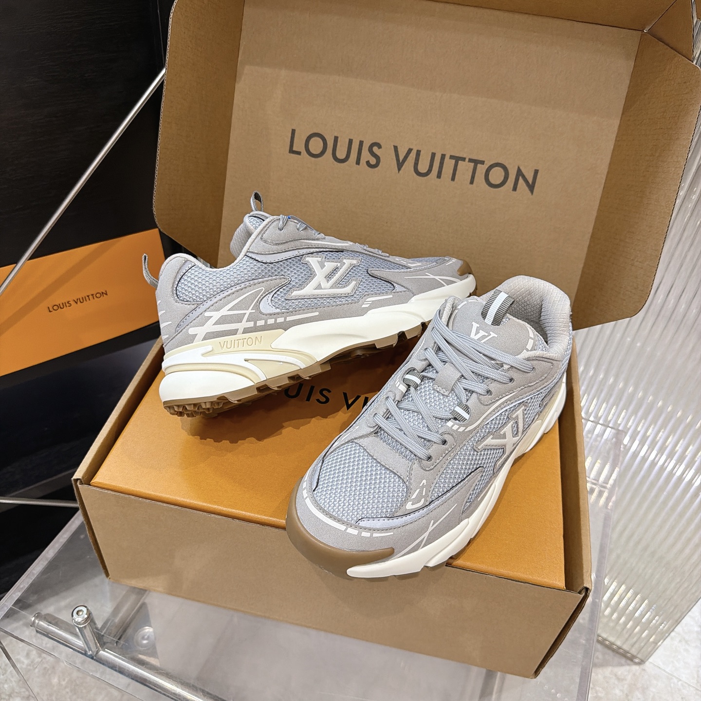 LV A貨 Run Away 灰米配色老花運動鞋