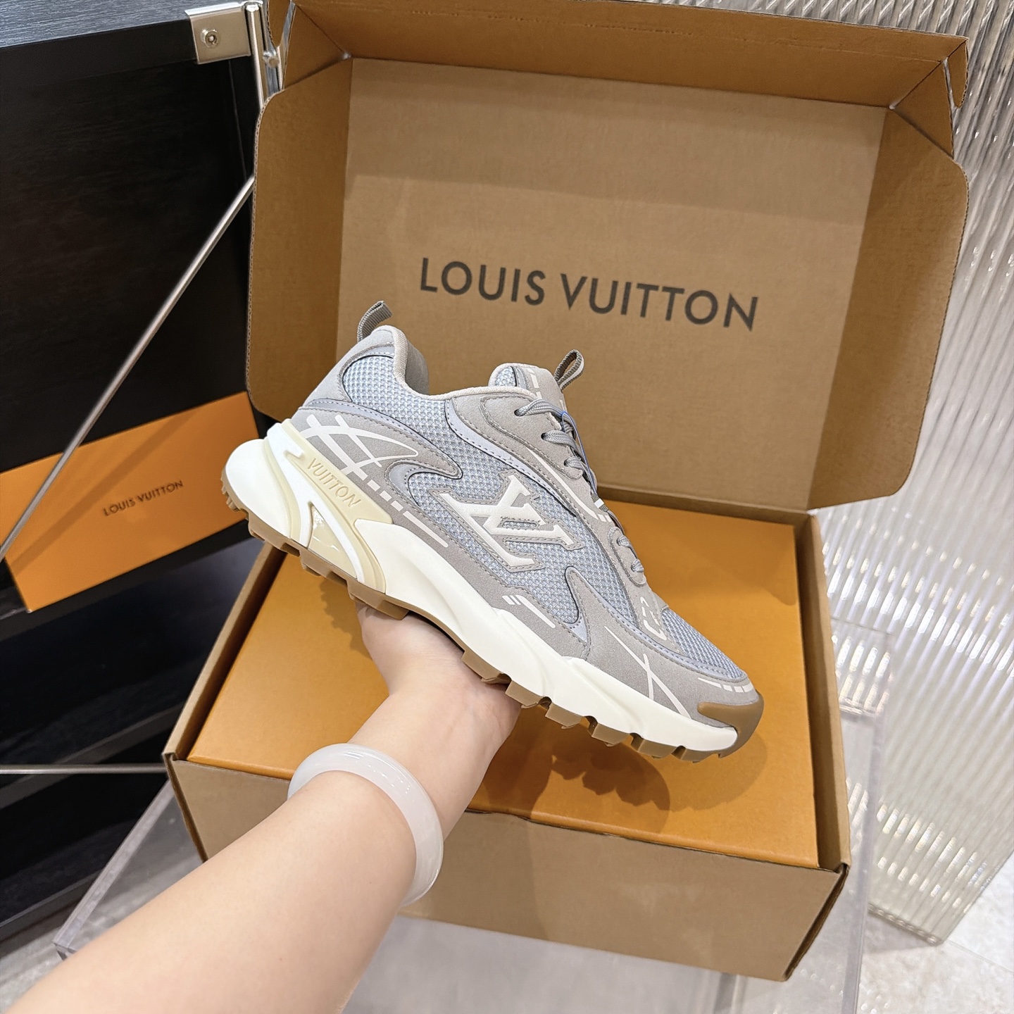 LV A貨 Run Away 灰米配色老花運動鞋