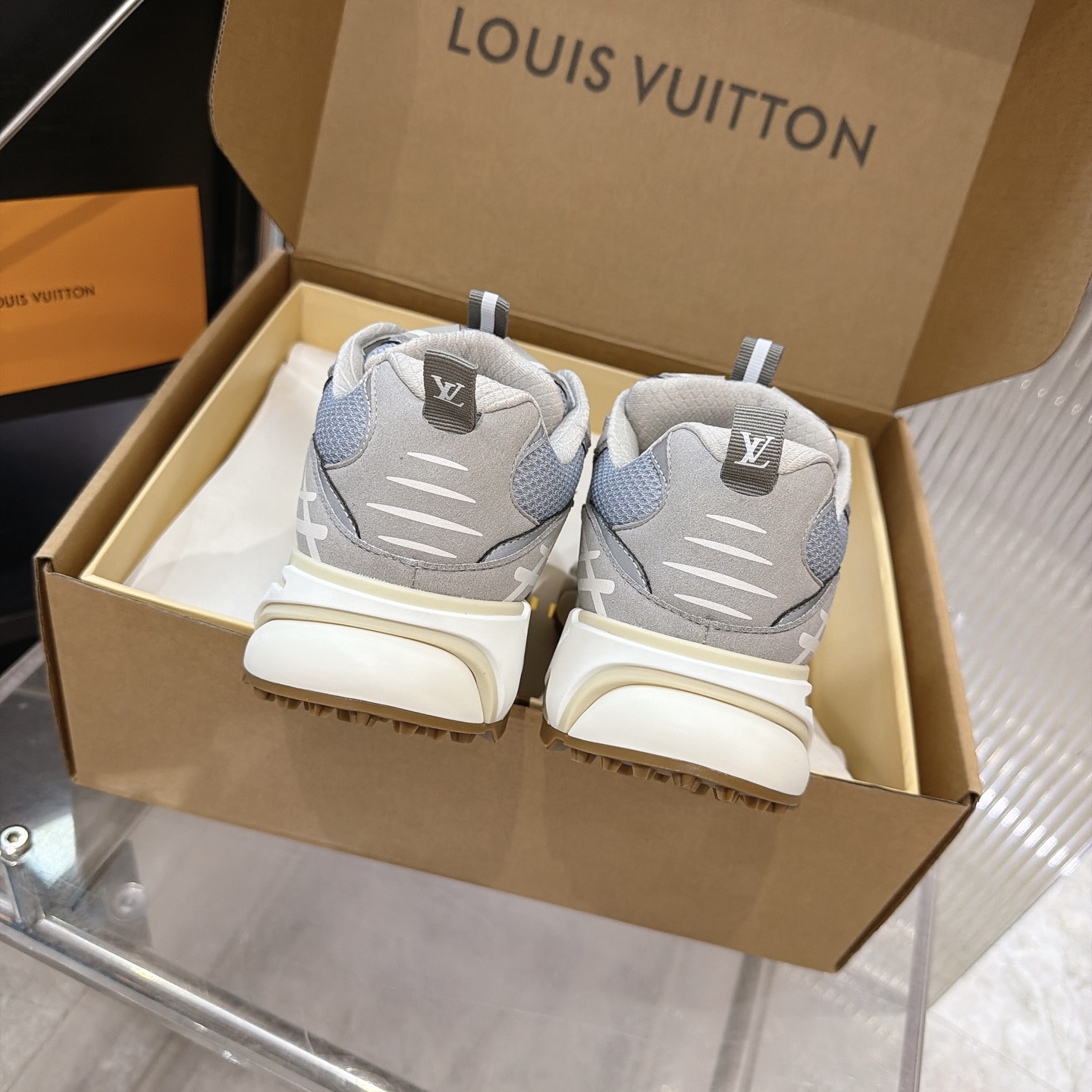 LV A貨 Run Away 灰米配色老花運動鞋