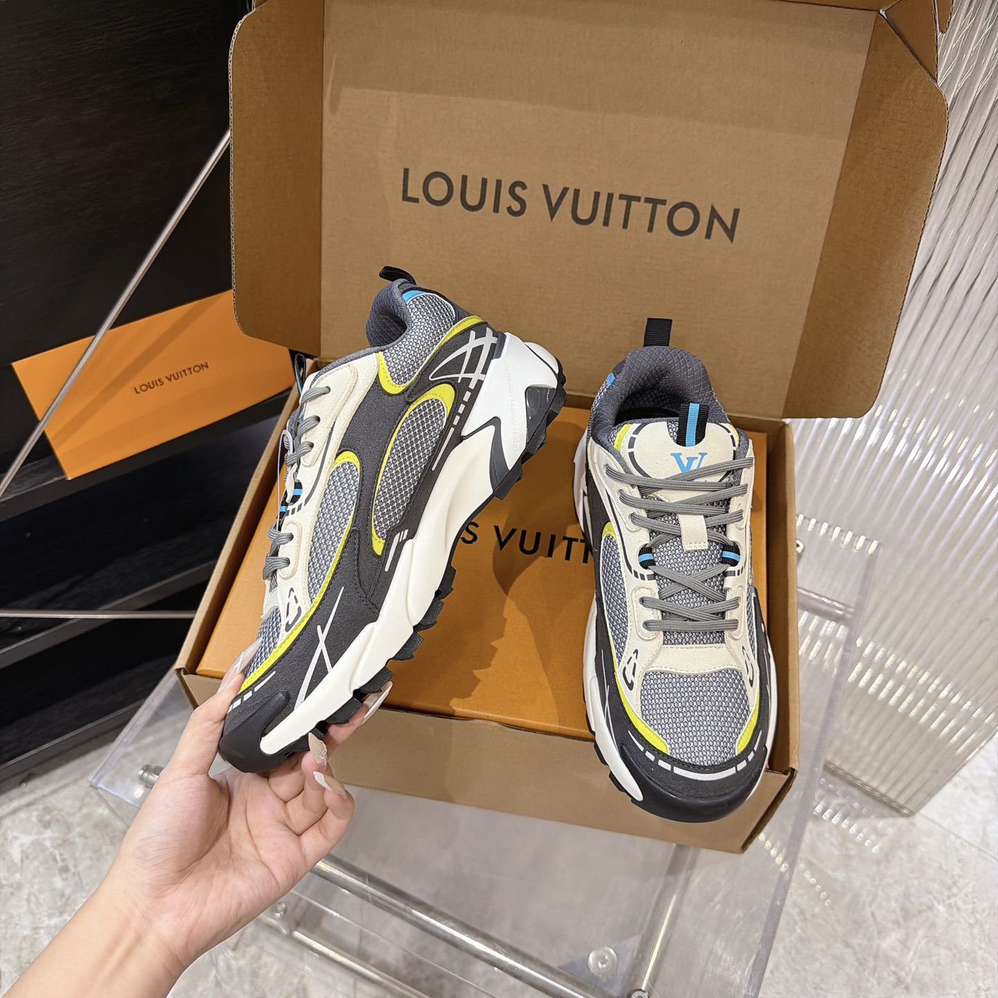 LV 原單 Run Away 灰黑螢光點綴老爹鞋| 13 LV 原單 Run Away 灰黑螢光點綴老爹鞋