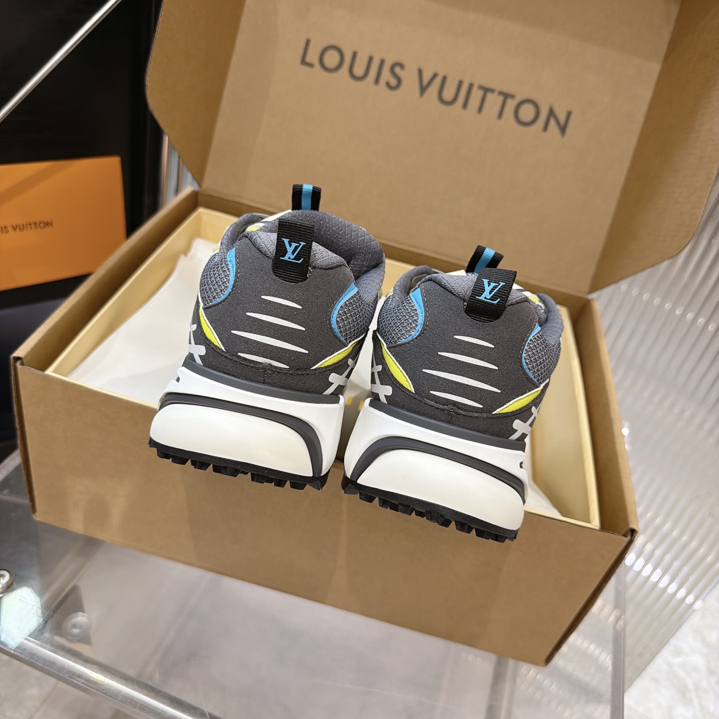 LV 原單 Run Away 灰黑螢光點綴老爹鞋| 8 LV 原單 Run Away 灰黑螢光點綴老爹鞋