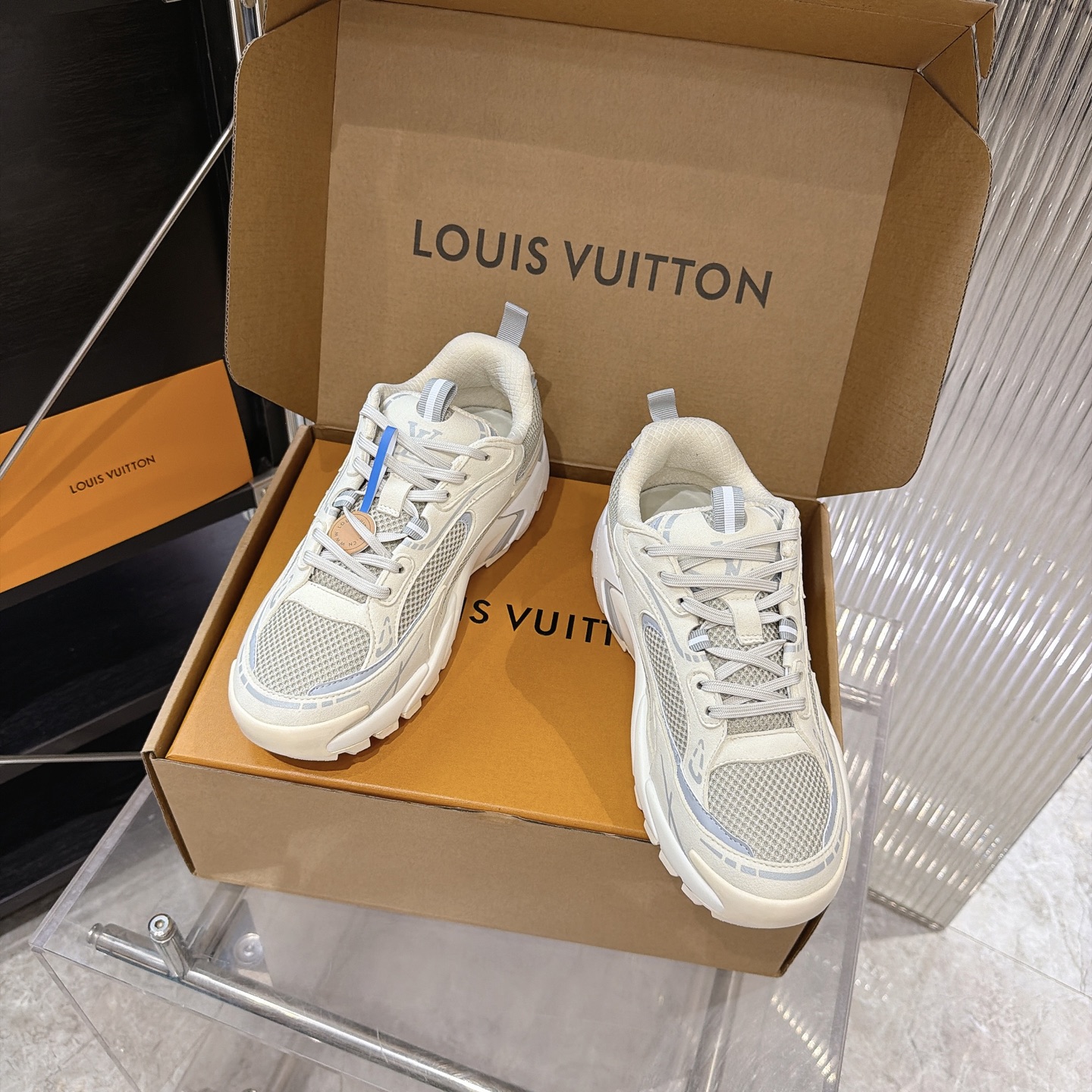 LV 高仿 Run Away 米白網布老爹運動鞋 輕量透氣休閒鞋款