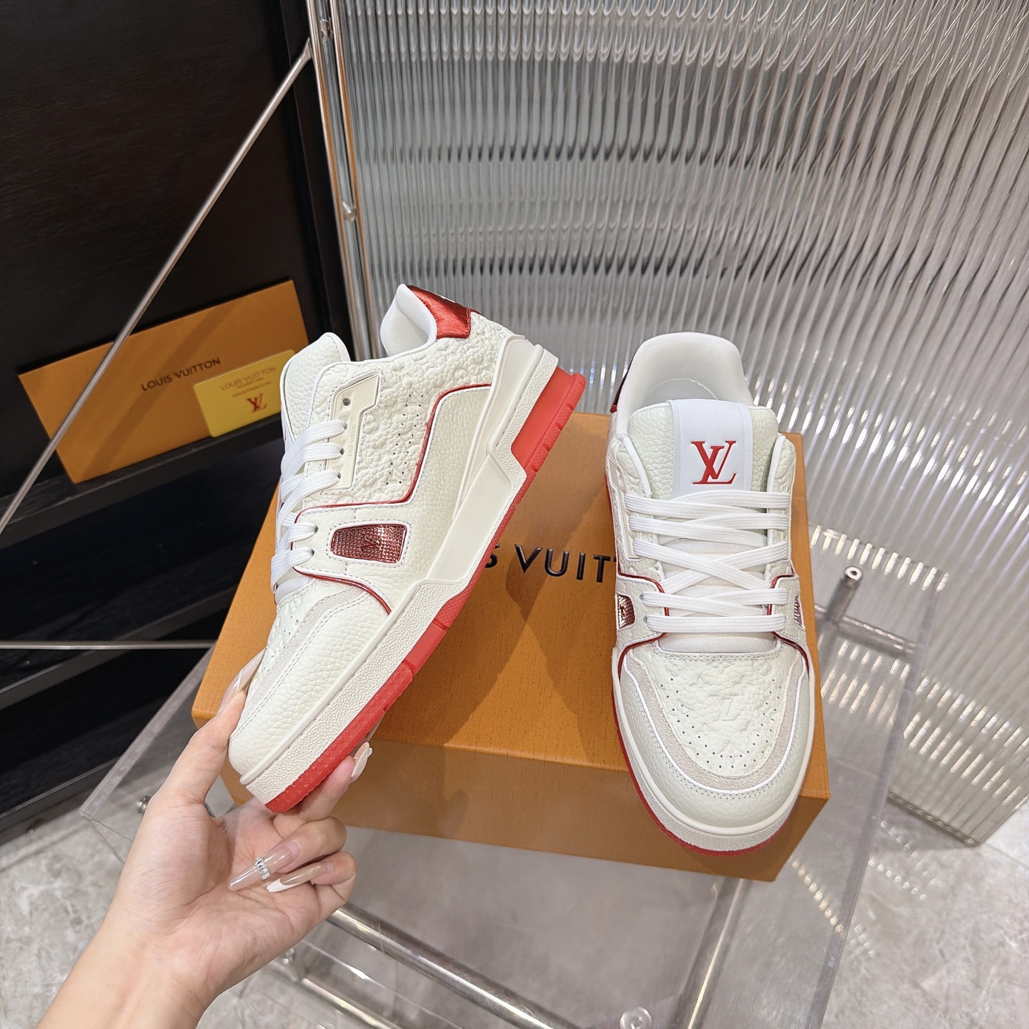 LV 原單 Trainer 白紅配色低筒運動鞋 潮流休閒鞋款| 13 LV 原單 Trainer 白紅配色低筒運動鞋 潮流休閒鞋款