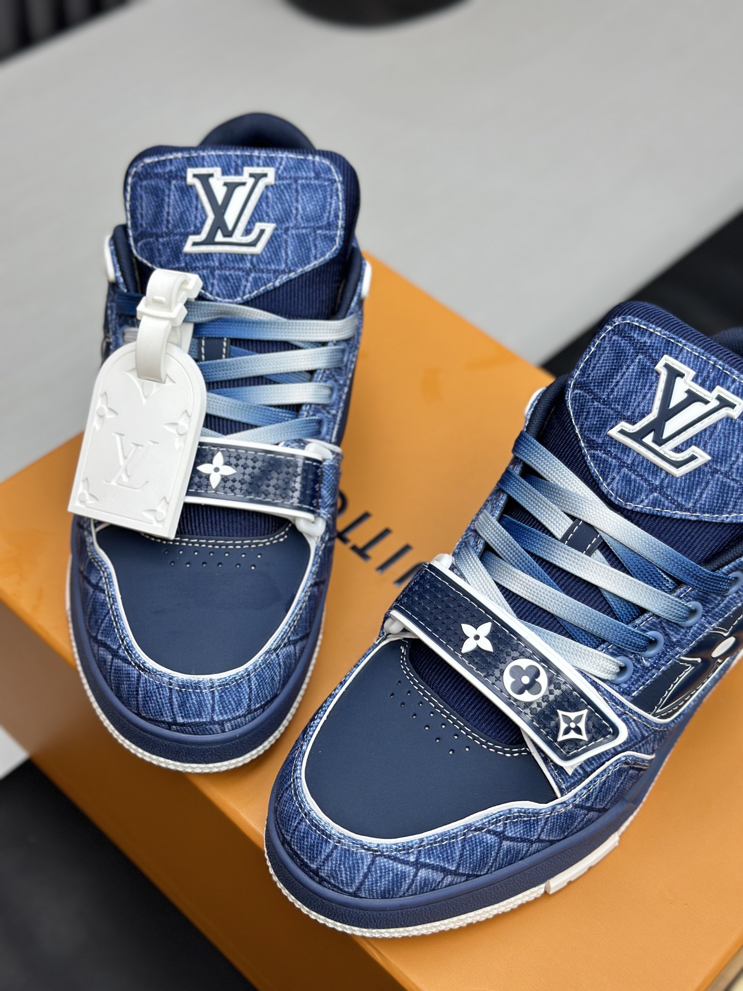 LV A貨蓝色丹寧Trainer板鞋 男士时尚休闲运动鞋
