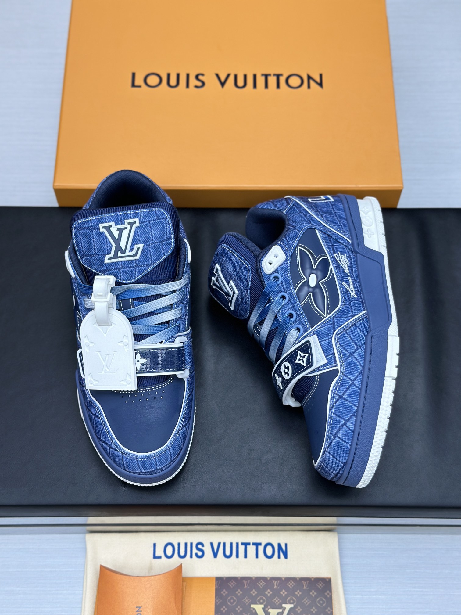 LV A貨蓝色丹寧Trainer板鞋 男士时尚休闲运动鞋
