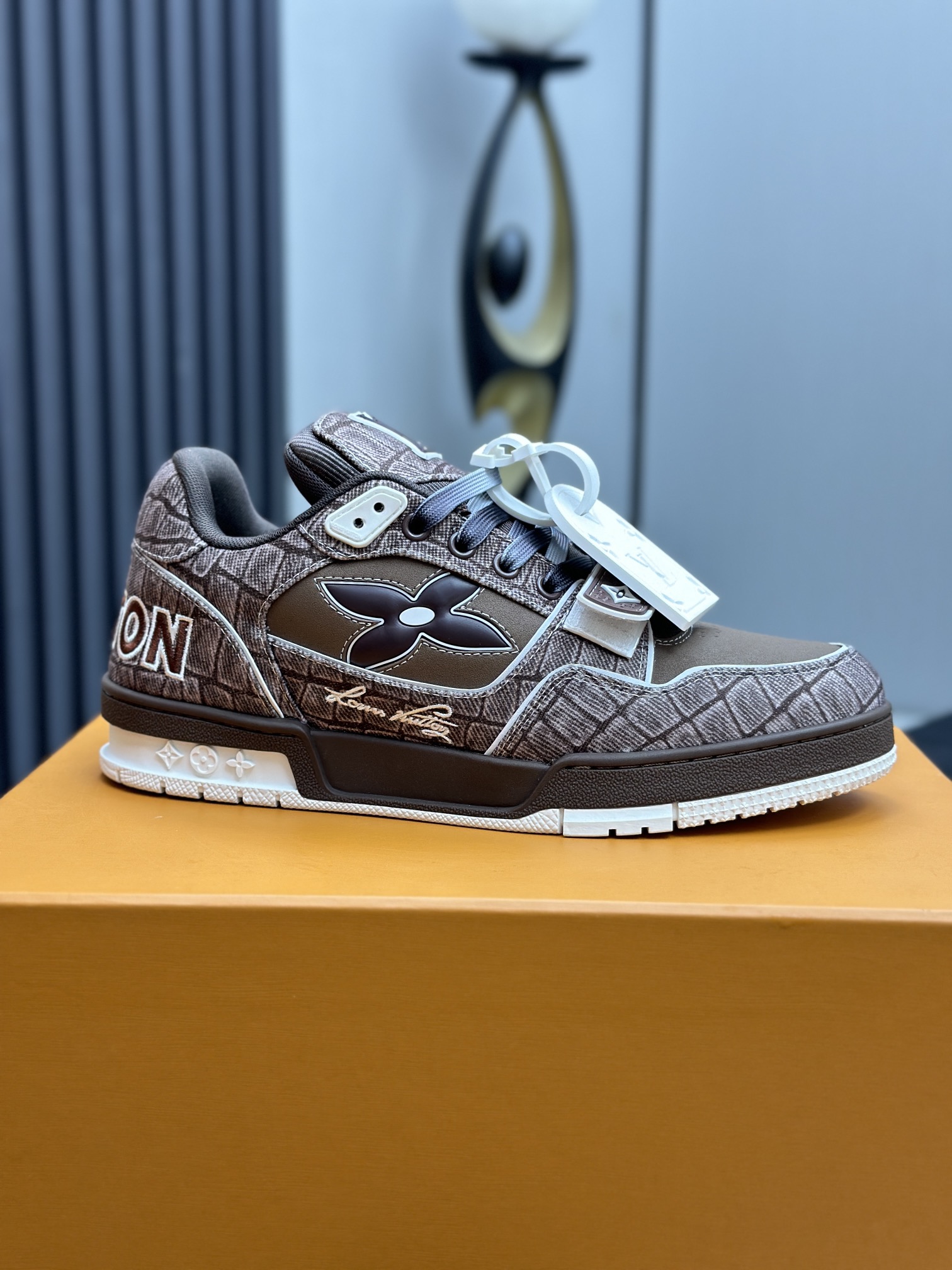 LV一比一咖啡色Monogram Trainer运动鞋 时尚低帮板鞋| 7 LV一比一咖啡色Monogram Trainer运动鞋 时尚低帮板鞋