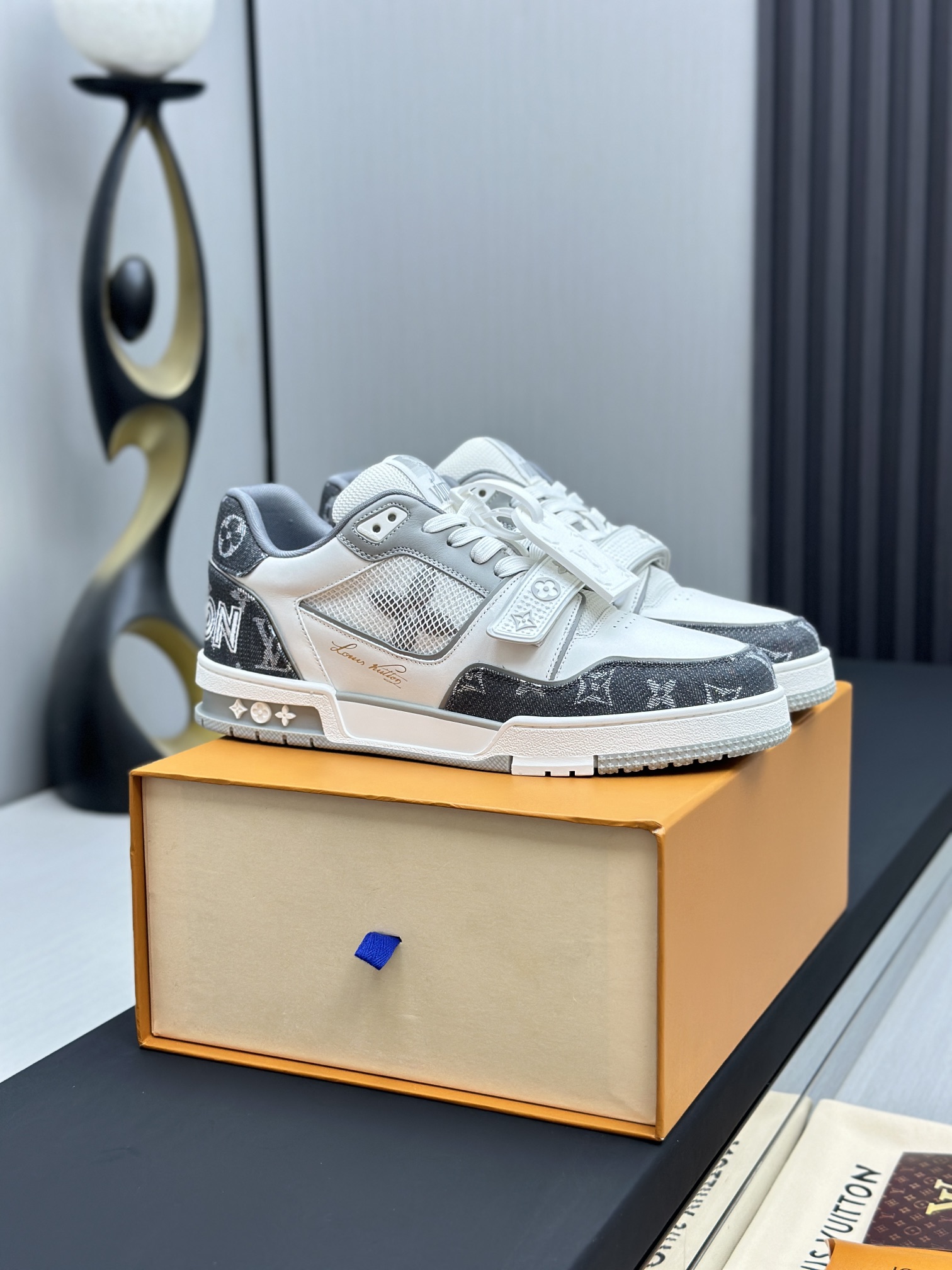 LV復刻 灰白Monogram Trainer运动鞋 男士低帮休闲鞋| 14 LV復刻 灰白Monogram Trainer运动鞋 男士低帮休闲鞋