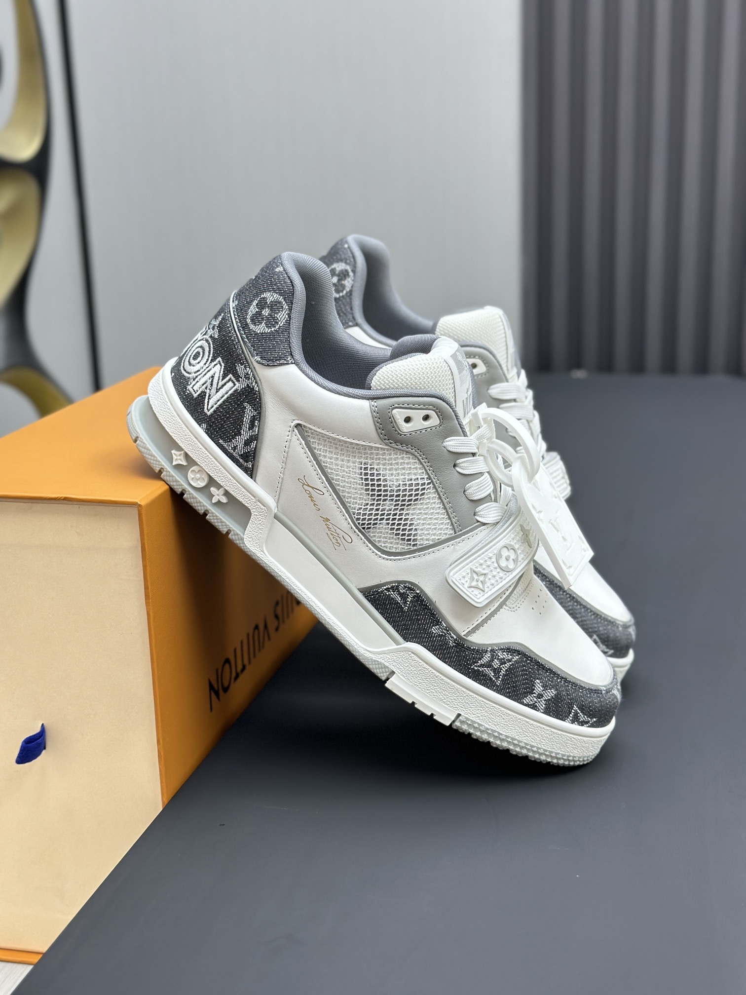 LV復刻 灰白Monogram Trainer运动鞋 男士低帮休闲鞋| 12 LV復刻 灰白Monogram Trainer运动鞋 男士低帮休闲鞋